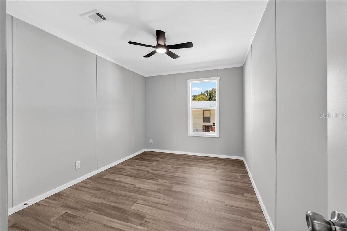 Image 28 of 33 For 432 Oak Ridge W