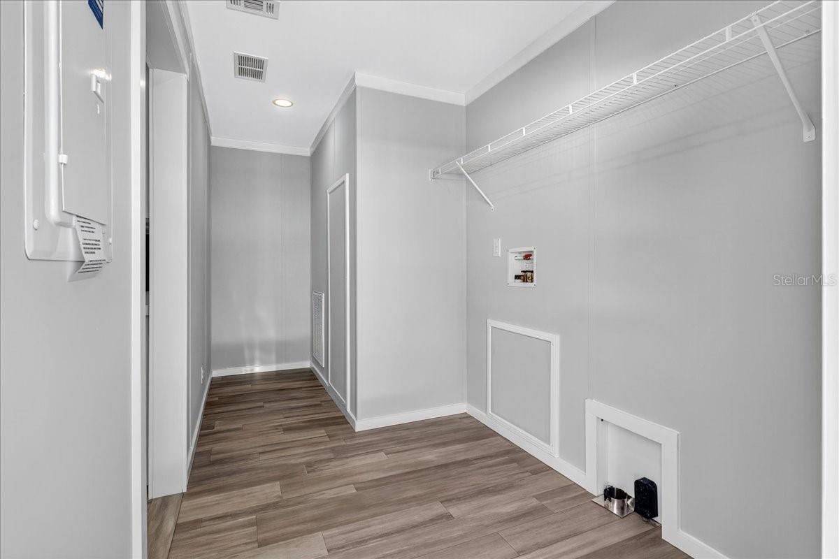 Image 32 of 33 For 432 Oak Ridge W