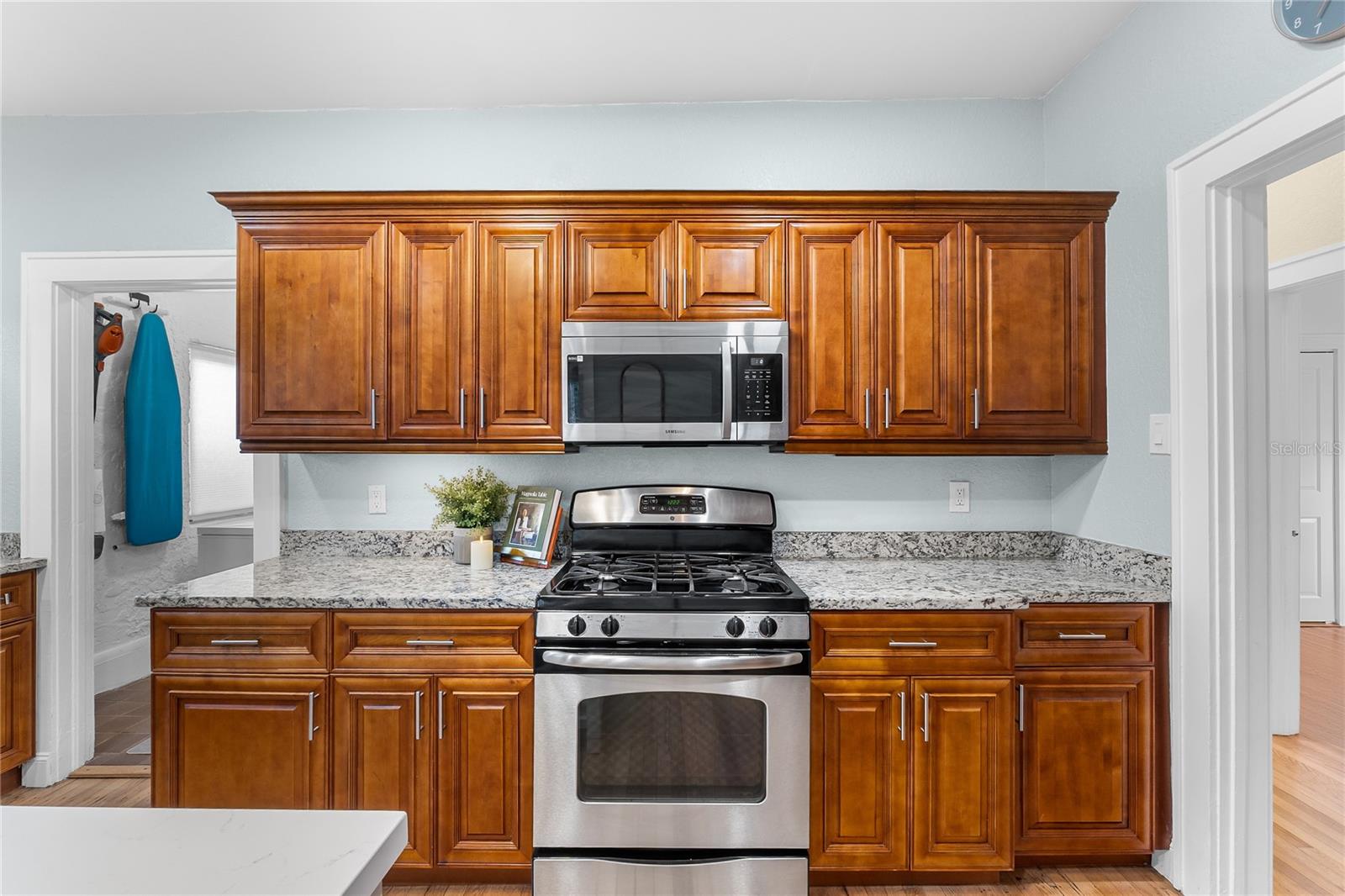 Image 16 of 45 For 1806 17th Street Nw