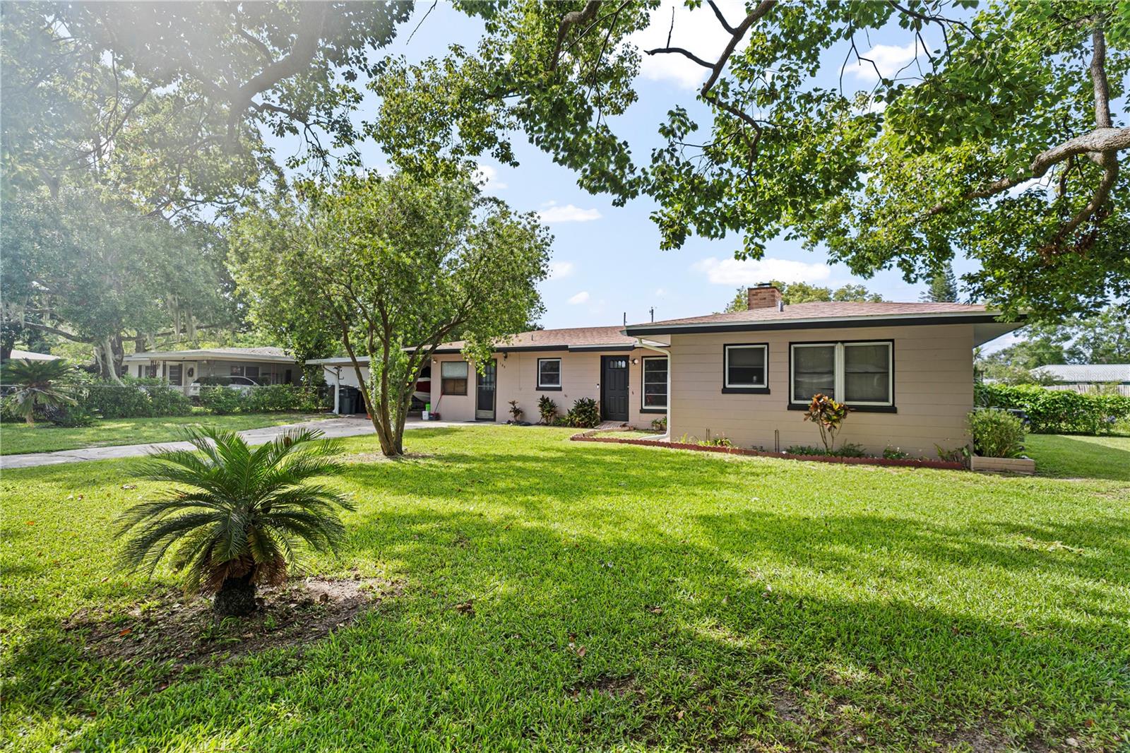 Listing Details for 105 Leslie Avenue, WINTER HAVEN, FL 33880