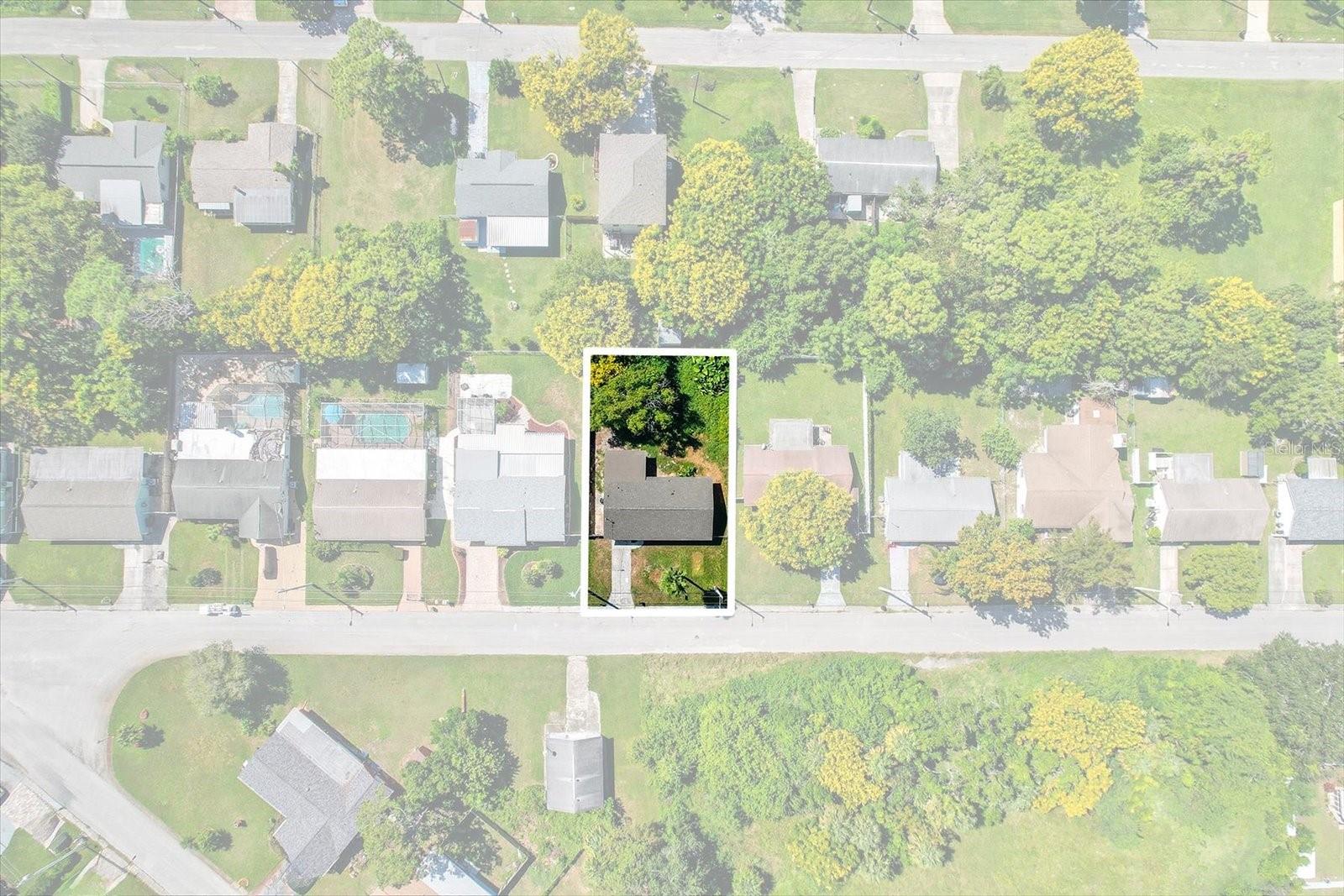 Image 11 of 41 For 15829 Villa Drive