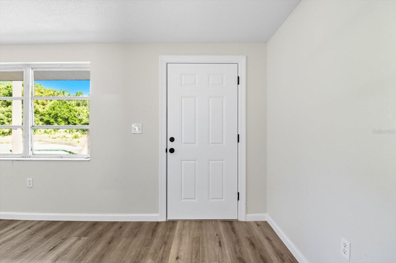 Image 12 of 41 For 15829 Villa Drive