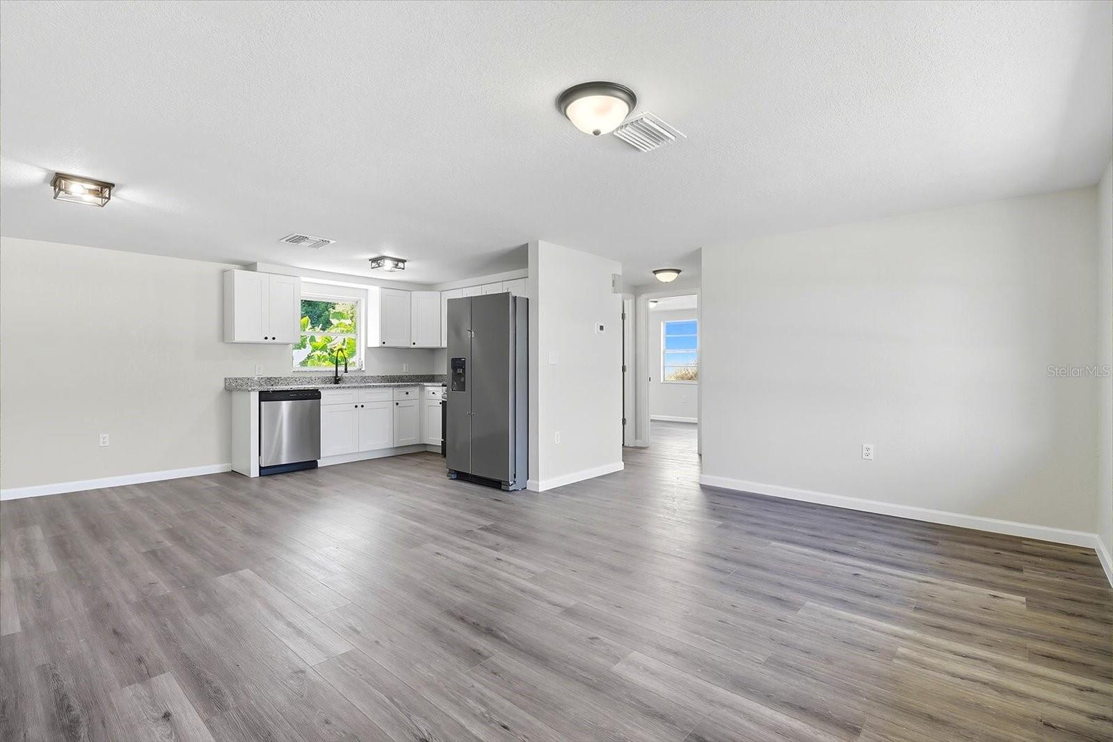 Image 14 of 41 For 15829 Villa Drive