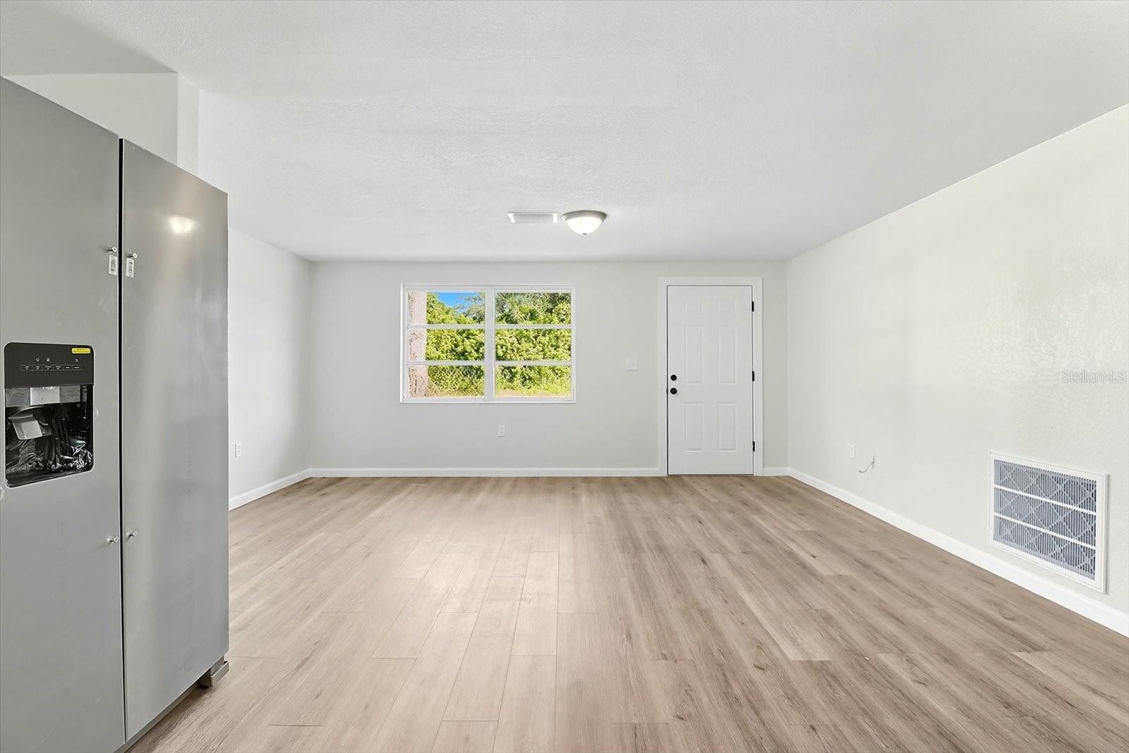 Image 16 of 41 For 15829 Villa Drive