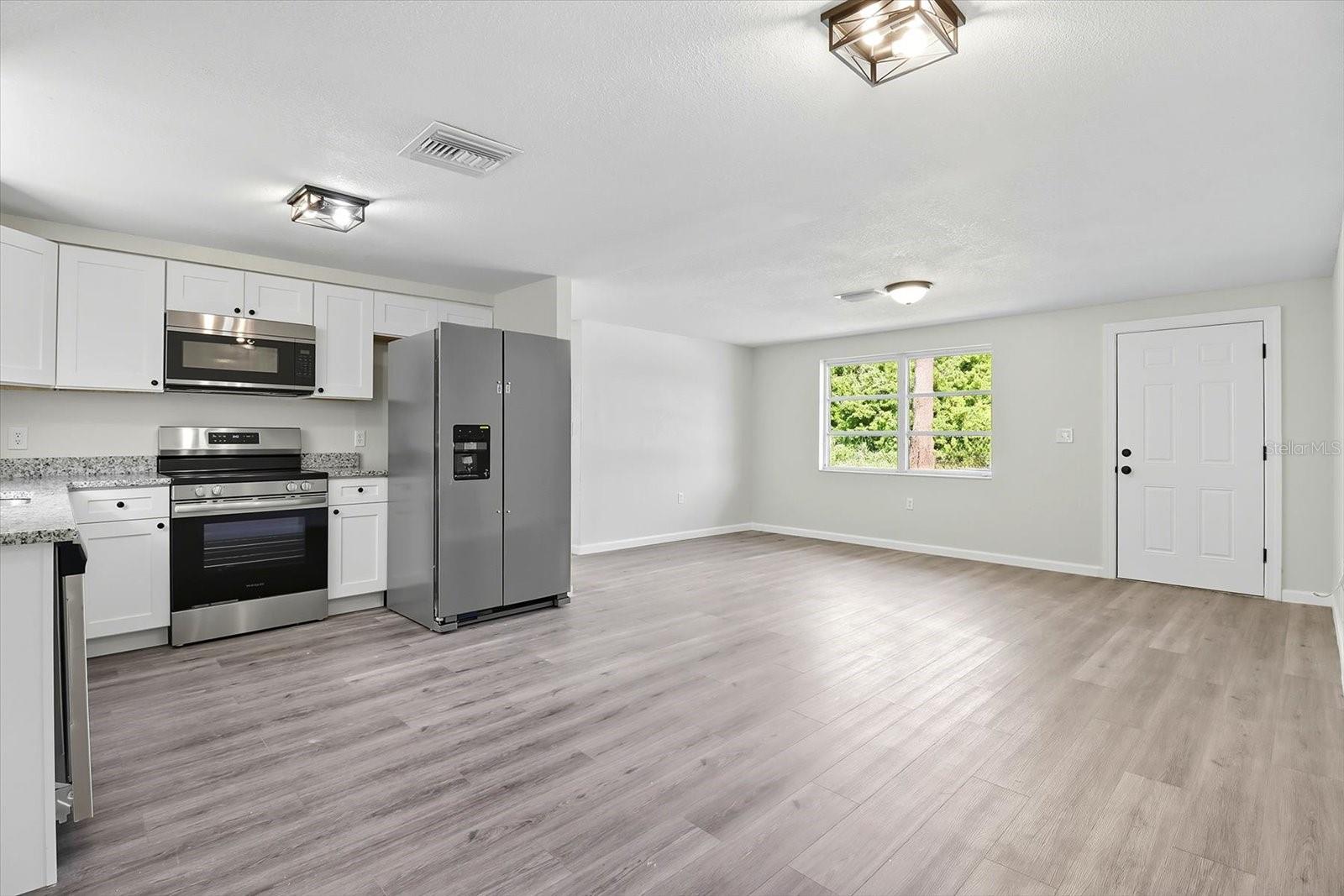 Image 17 of 41 For 15829 Villa Drive