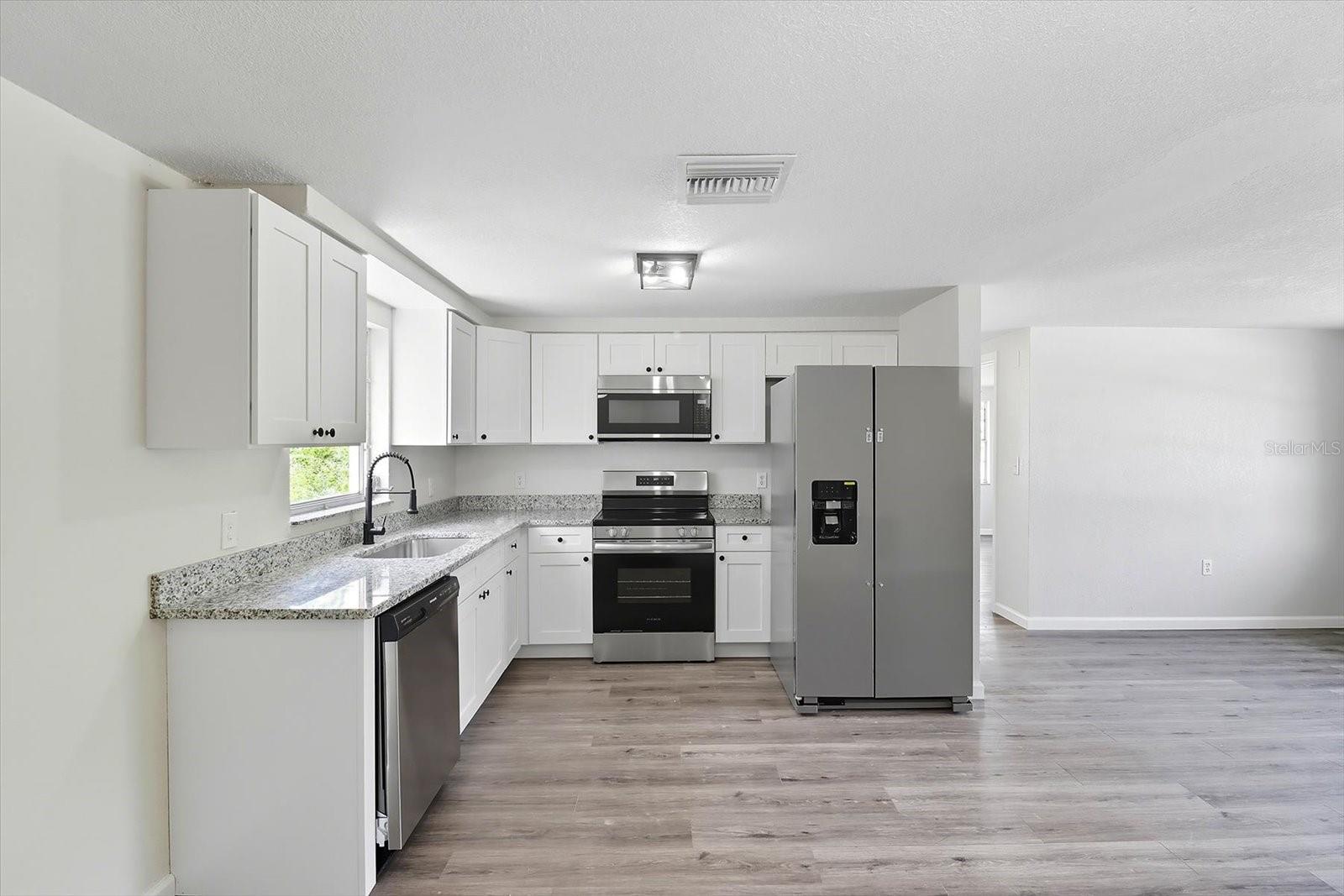 Image 18 of 41 For 15829 Villa Drive