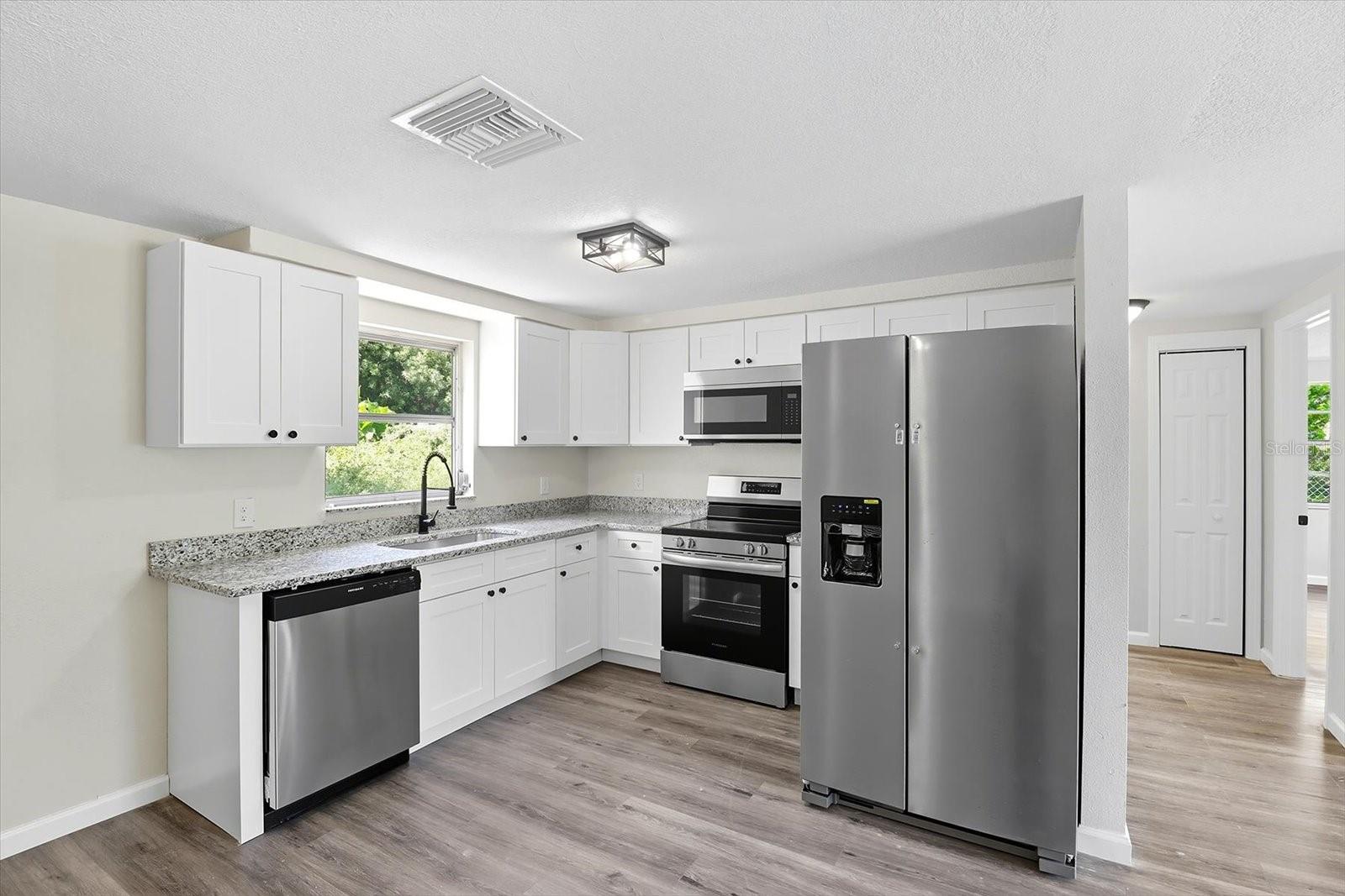 Image 19 of 41 For 15829 Villa Drive