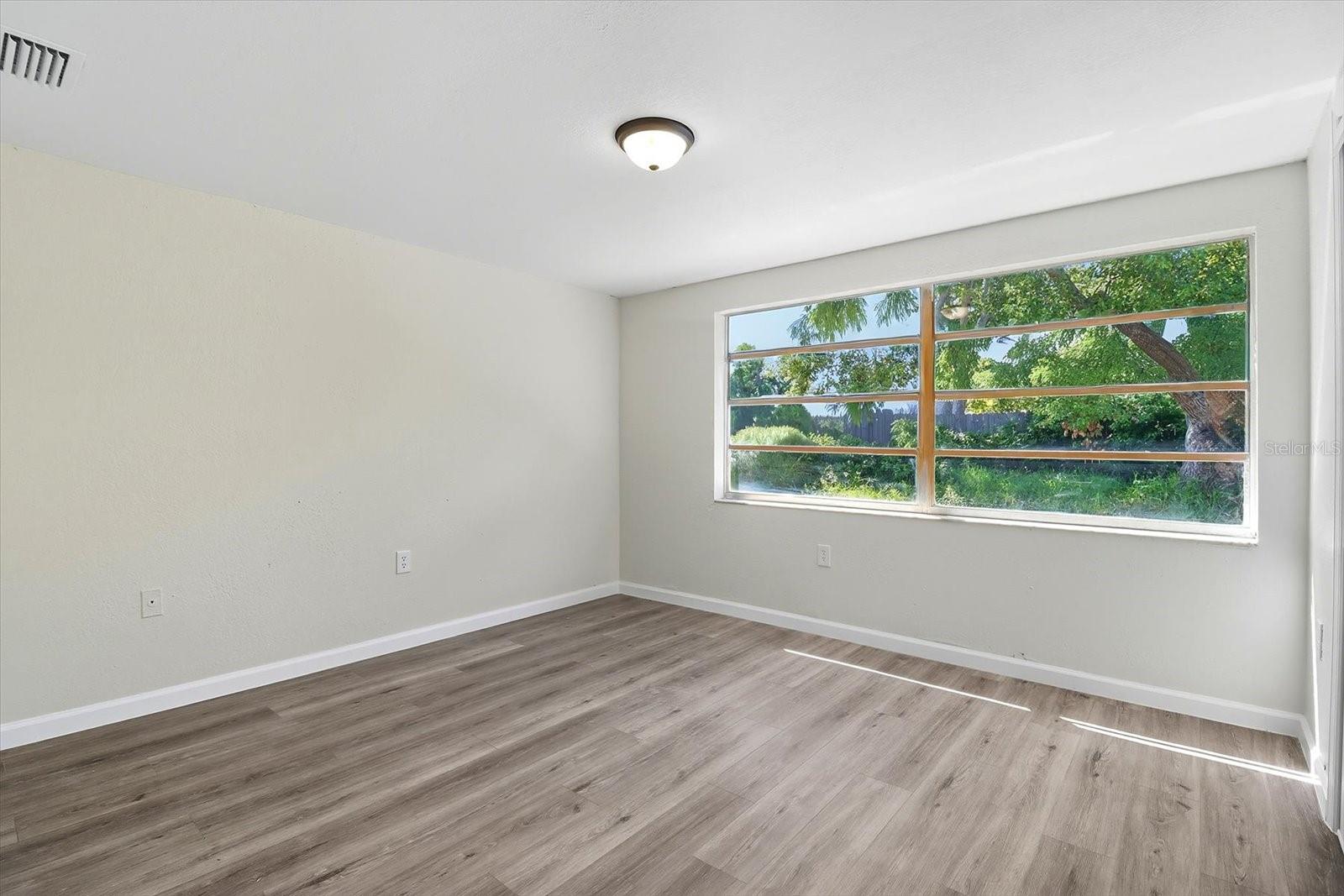Image 22 of 41 For 15829 Villa Drive