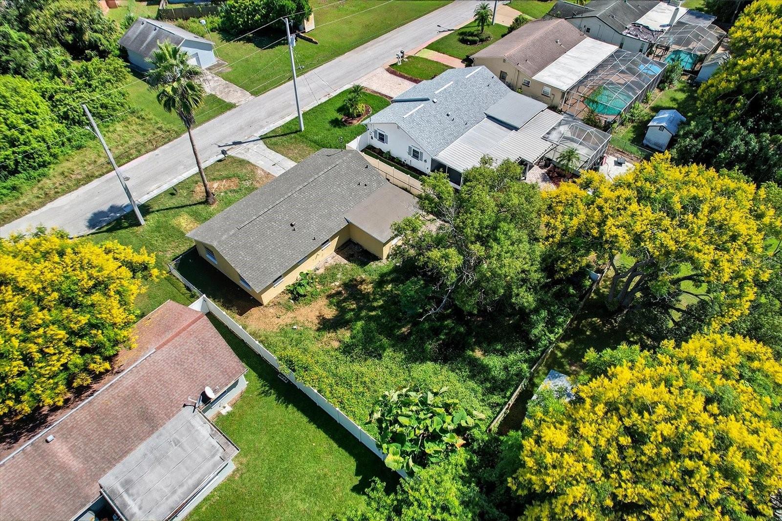 Image 33 of 41 For 15829 Villa Drive