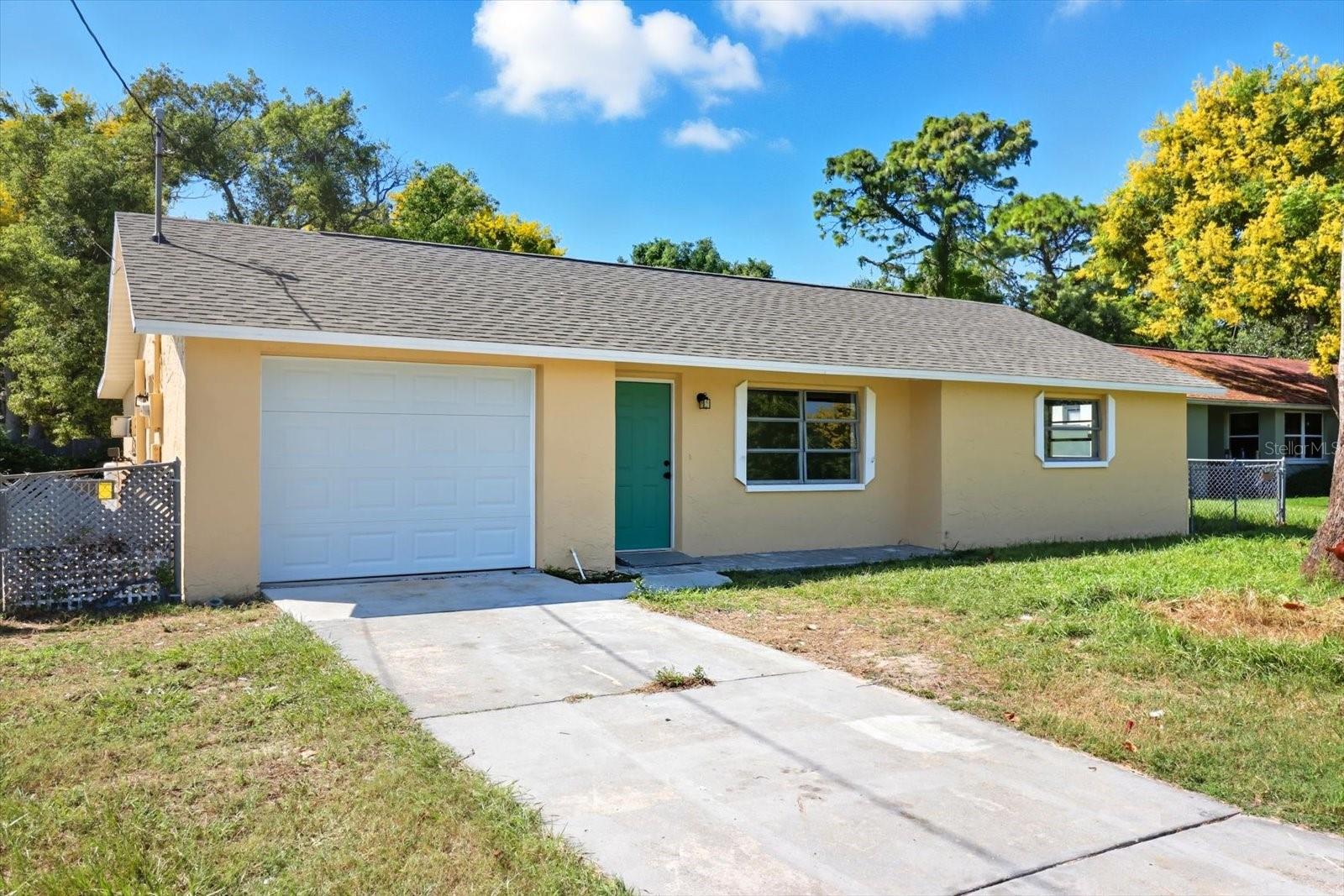 Image 6 of 41 For 15829 Villa Drive