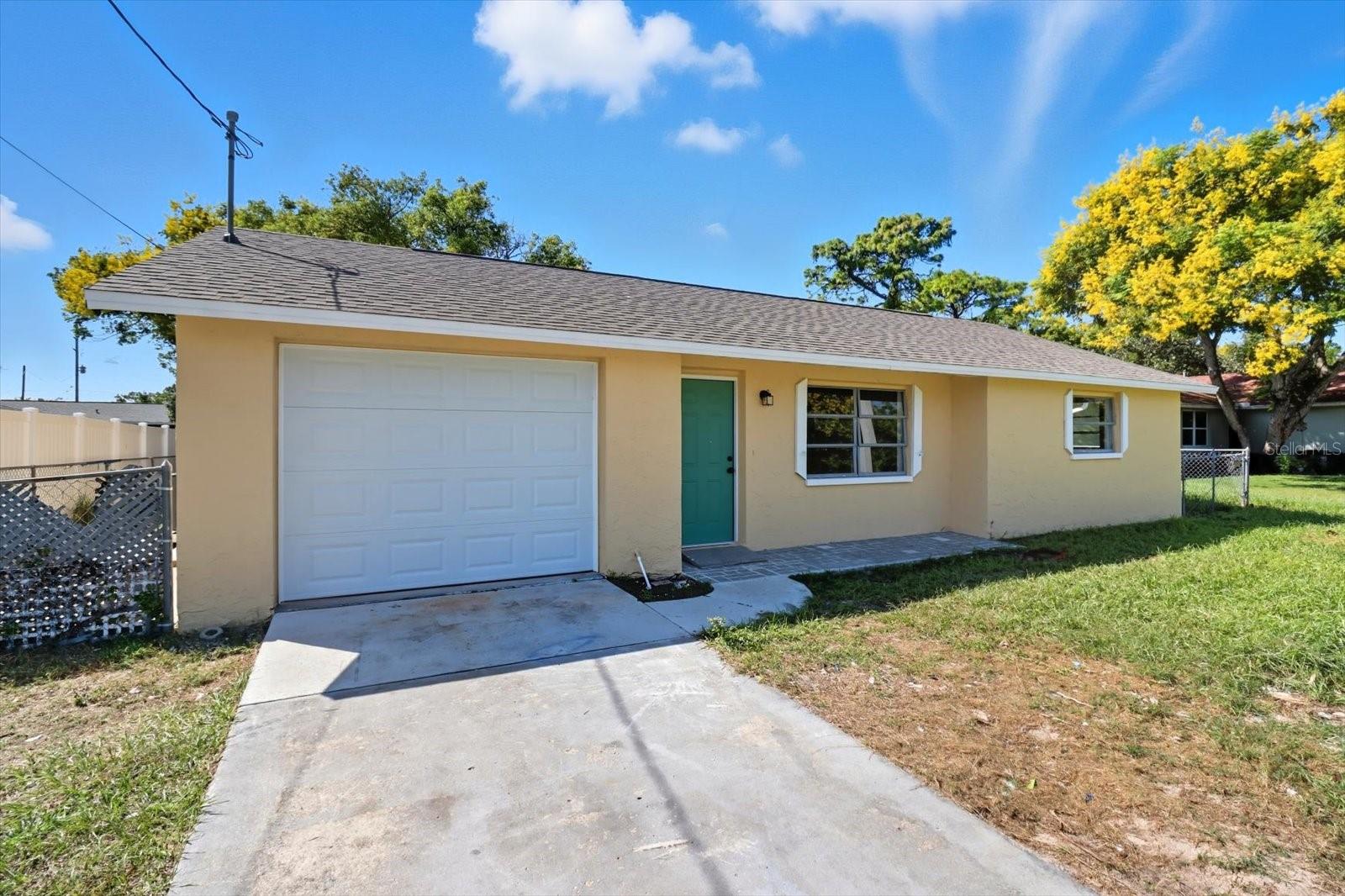 Image 7 of 41 For 15829 Villa Drive