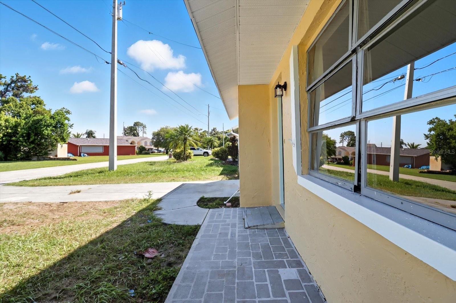 Image 9 of 41 For 15829 Villa Drive