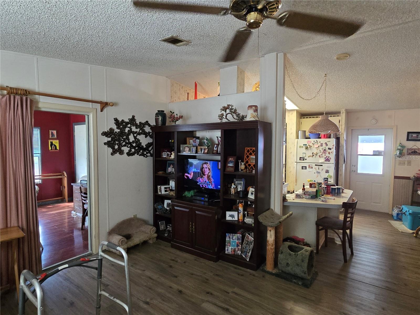 Image 18 of 34 For 409 Dartmouth Drive