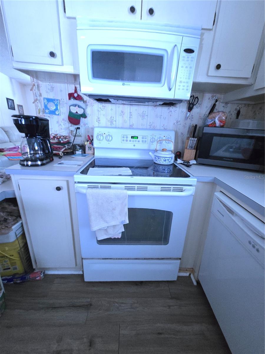 Image 21 of 34 For 409 Dartmouth Drive