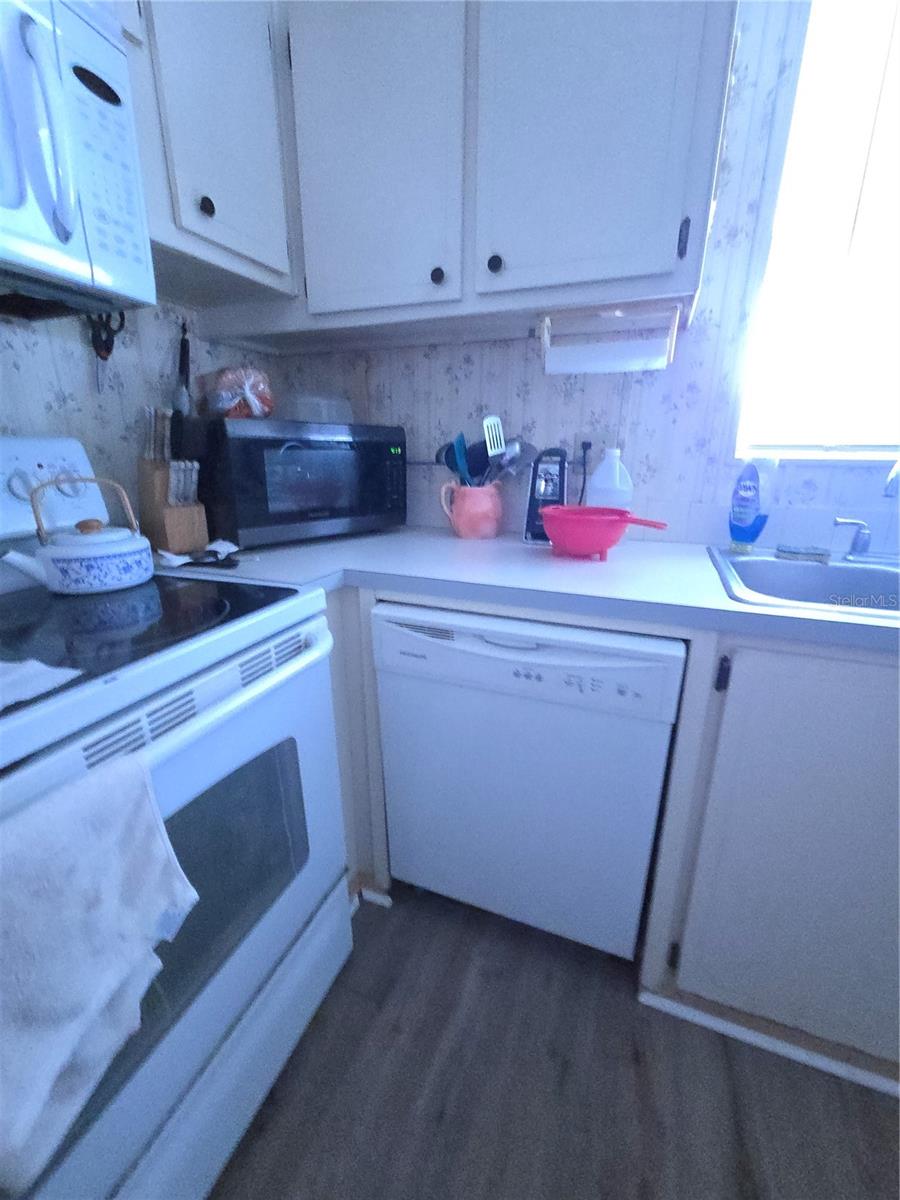 Image 22 of 34 For 409 Dartmouth Drive