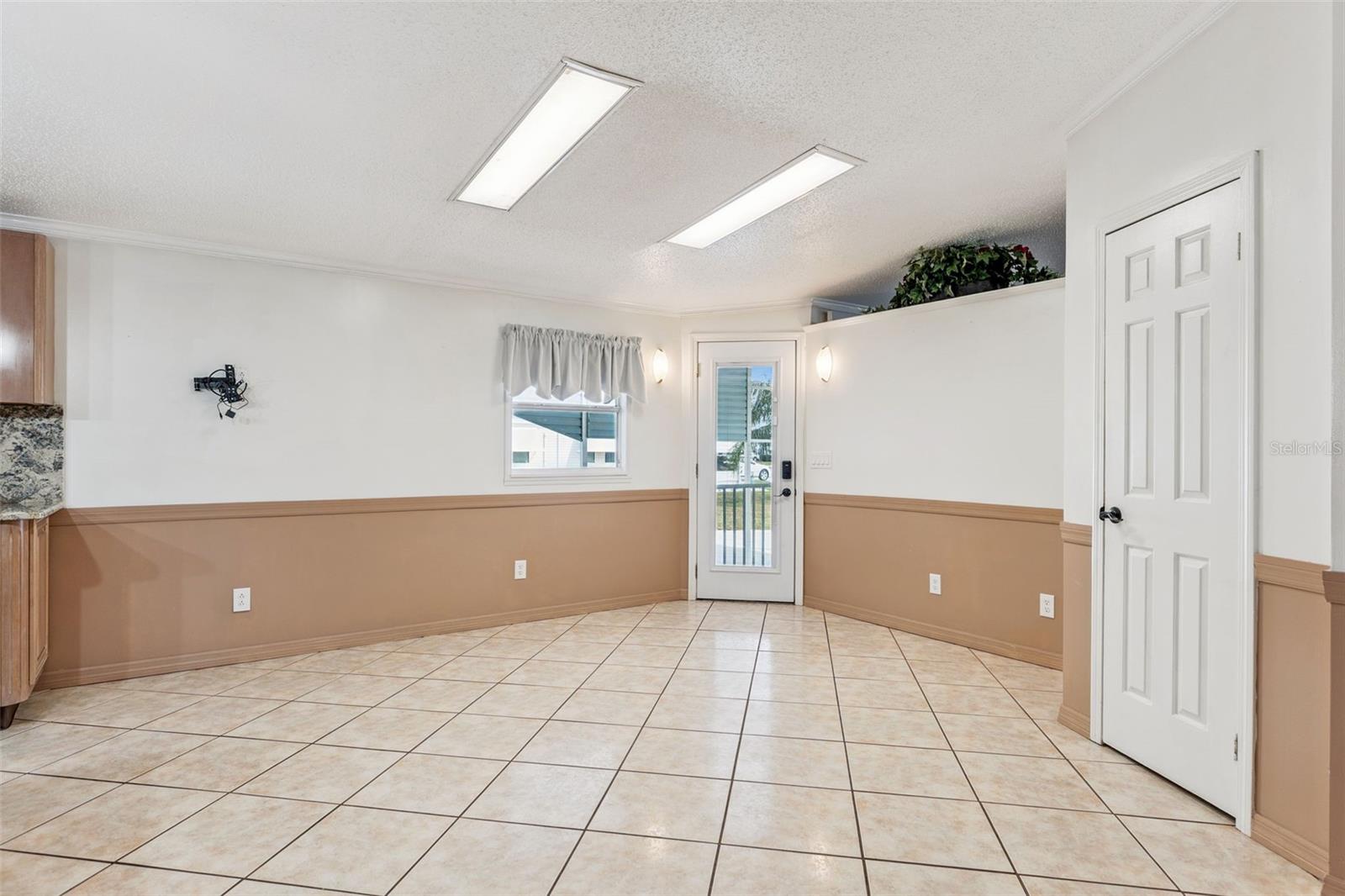 Image 11 of 56 For 5010 Northshore Drive