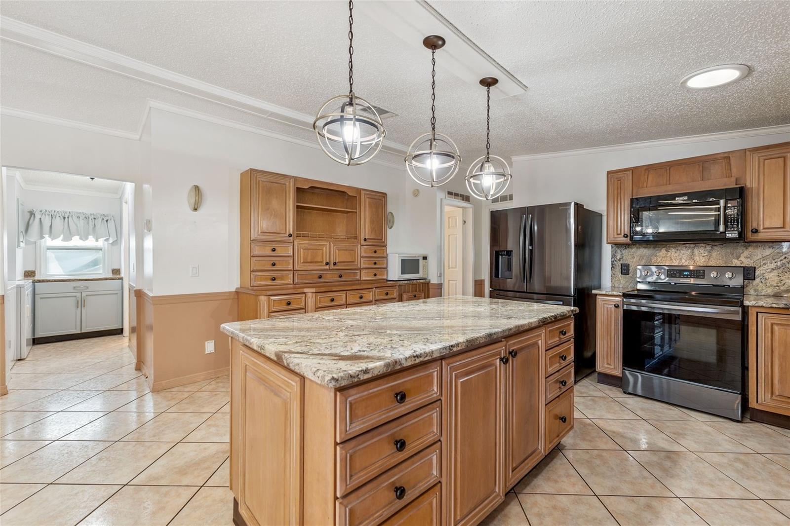 Image 14 of 56 For 5010 Northshore Drive