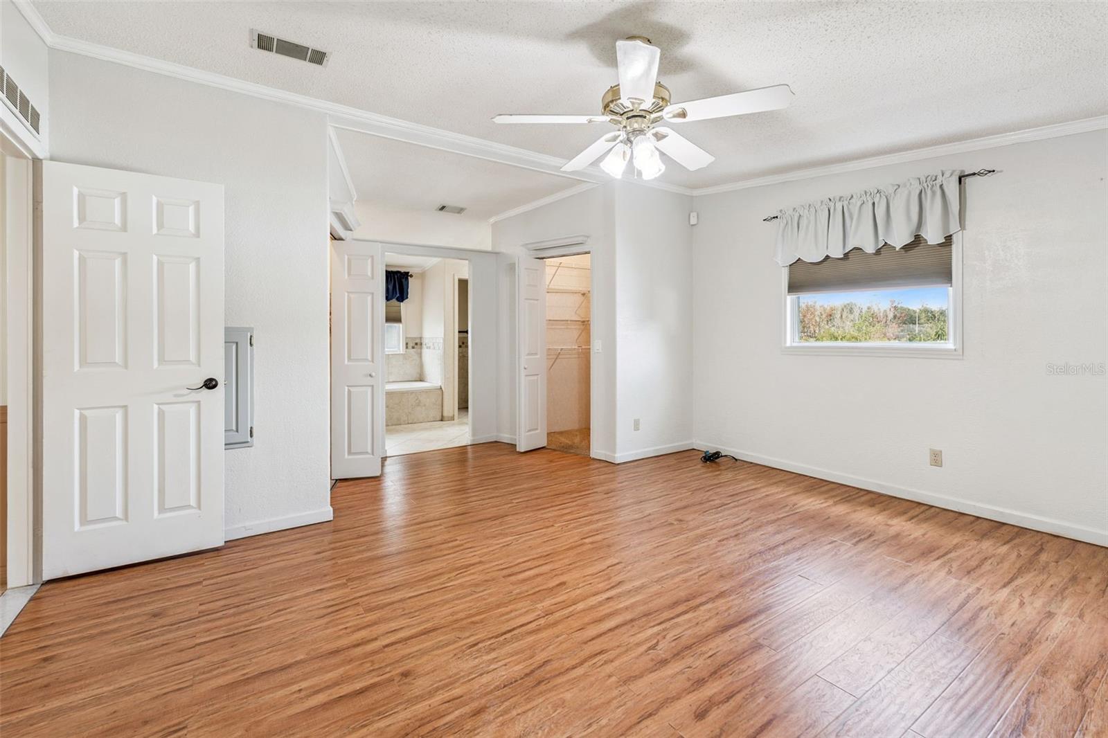 Image 27 of 56 For 5010 Northshore Drive