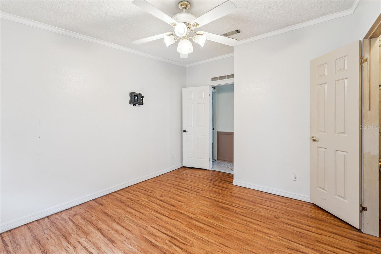 Image 29 of 56 For 5010 Northshore Drive