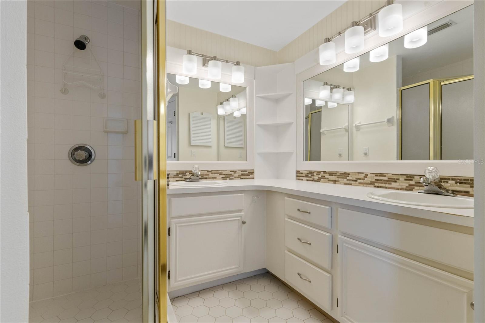 Image 15 of 42 For 802 Magnolia Place