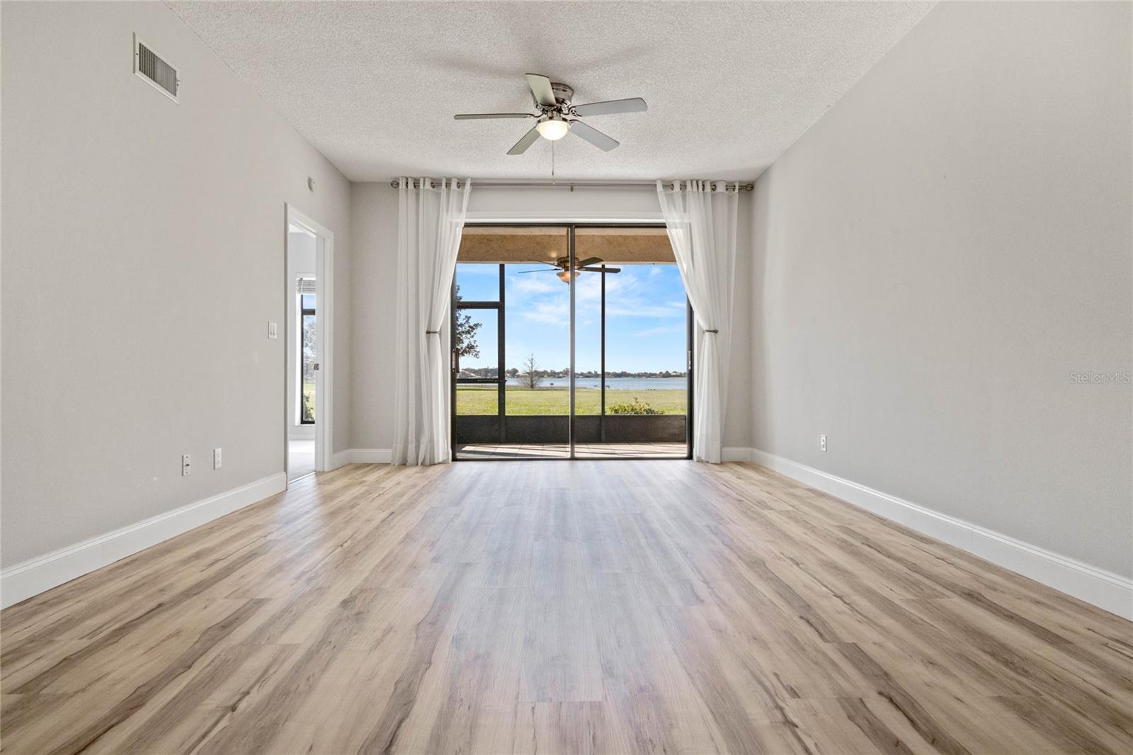 Image 4 of 42 For 802 Magnolia Place