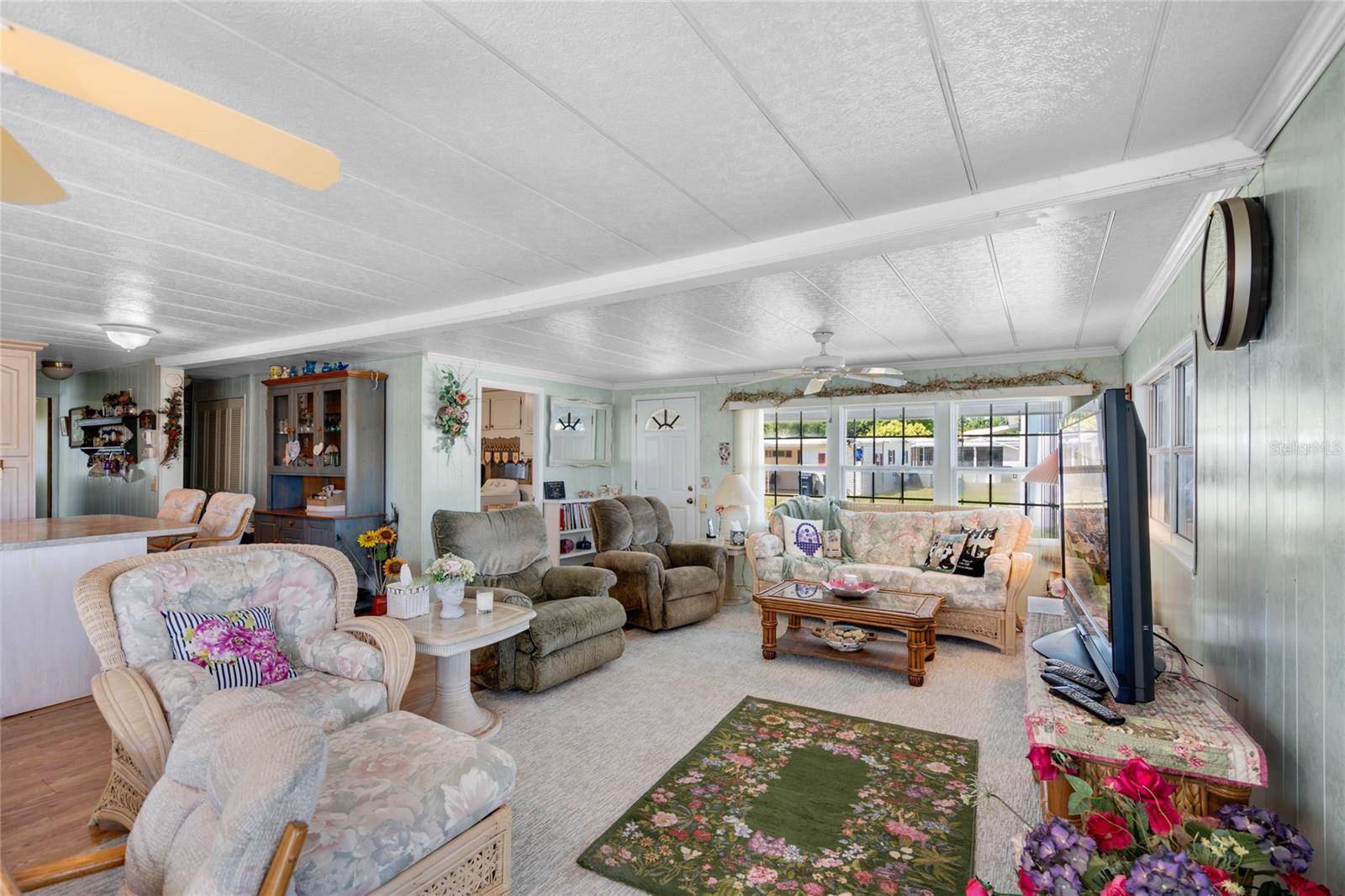 Image 8 of 38 For 107 Holiday Lane