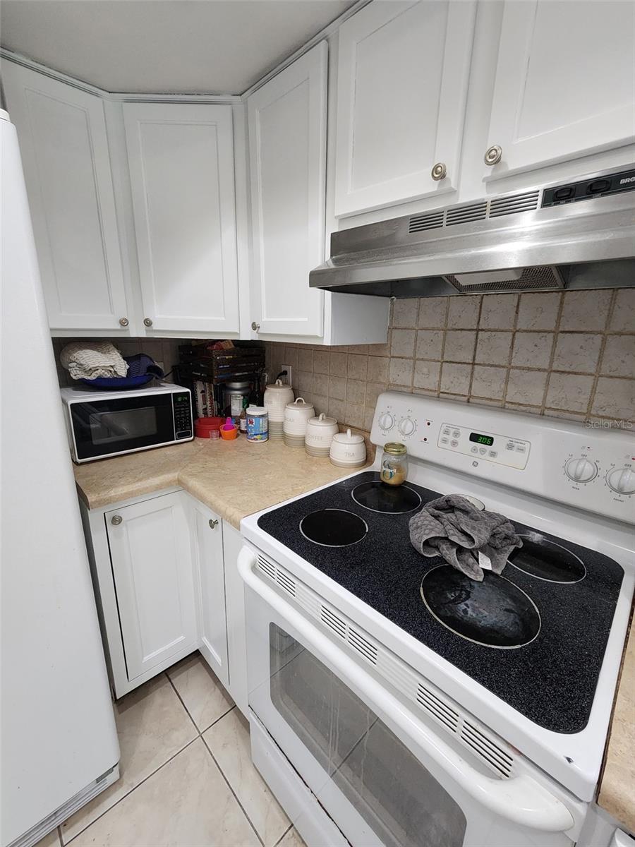 Image 4 of 13 For 423 Greenfield Road