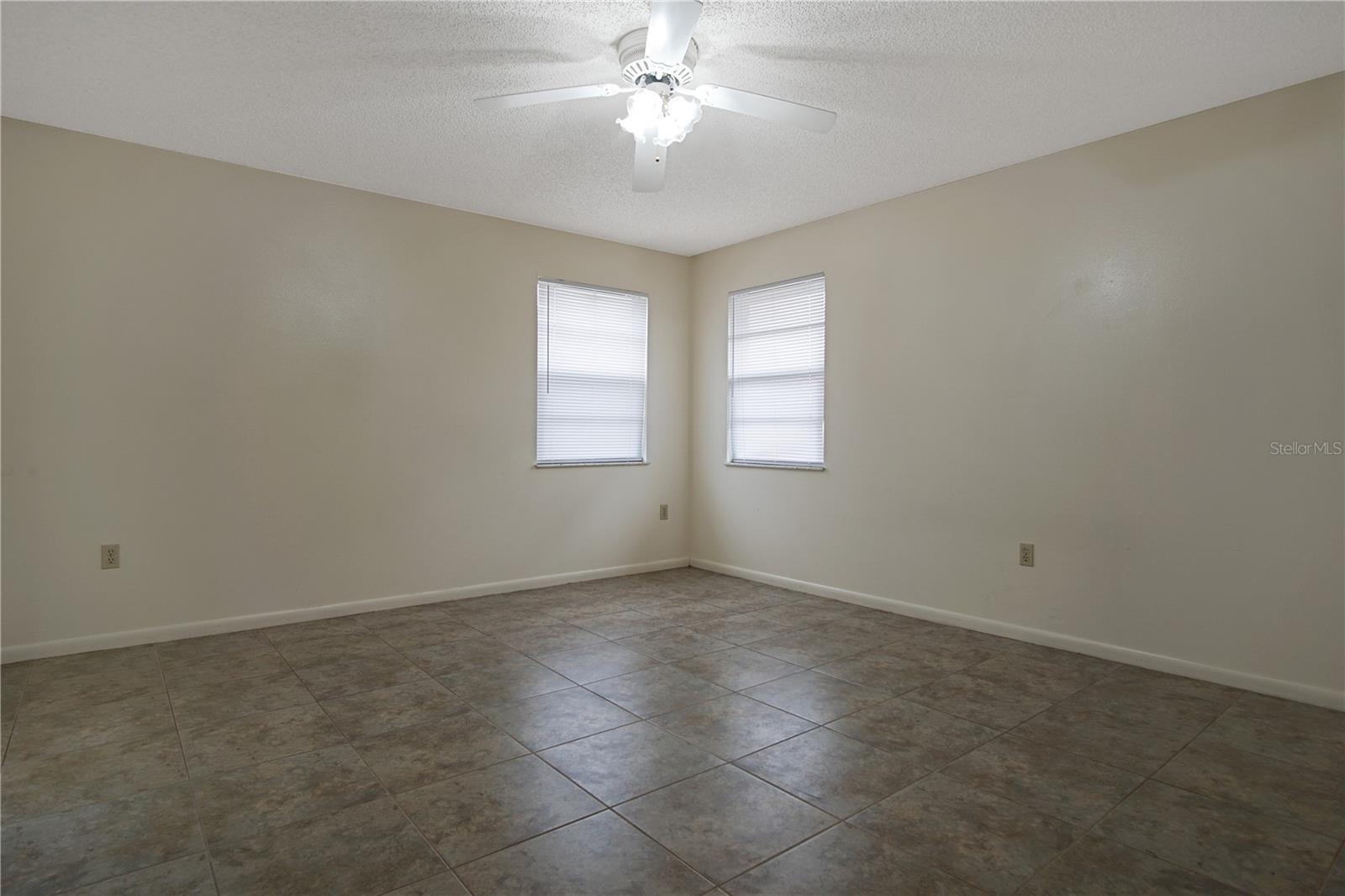 Image 11 of 20 For 118 Holland St
