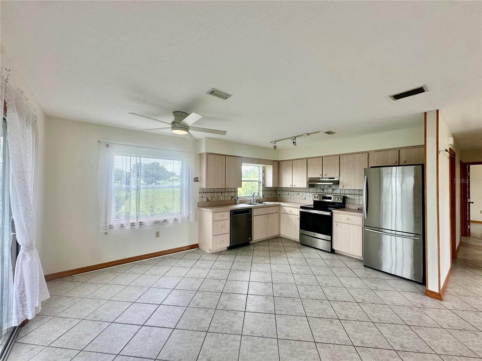 Image 3 of 33 For 709 Lake Starr Boulevard
