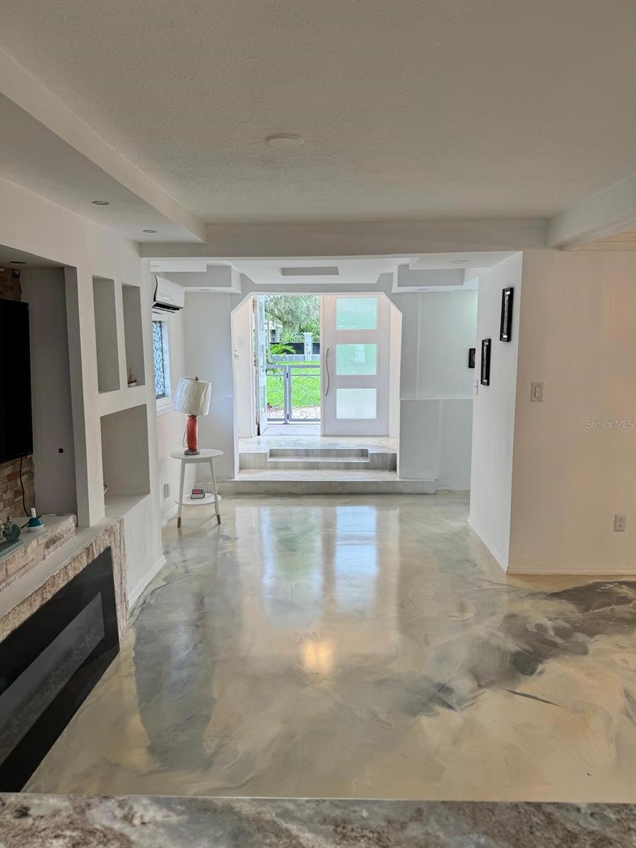 Image 11 of 26 For 815 Oak Street