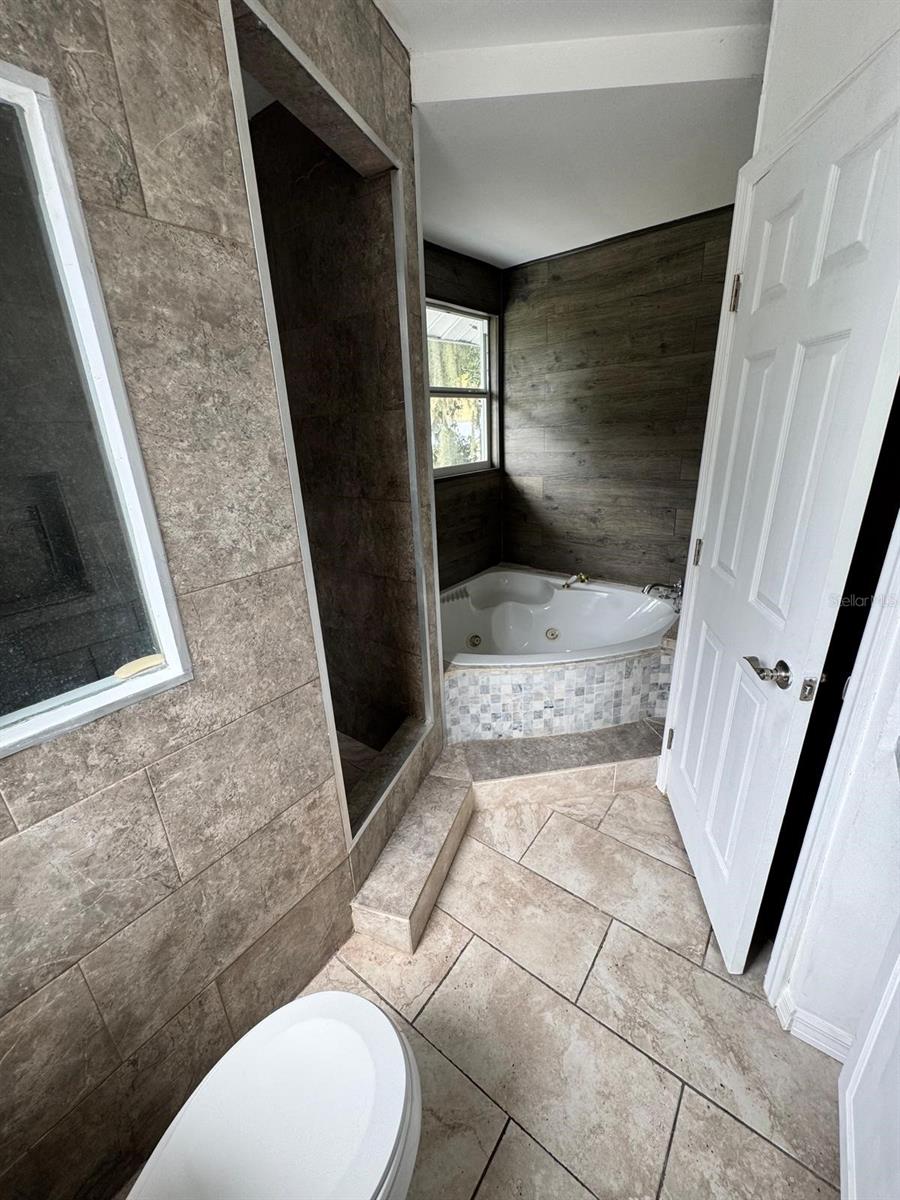 Image 17 of 26 For 815 Oak Street