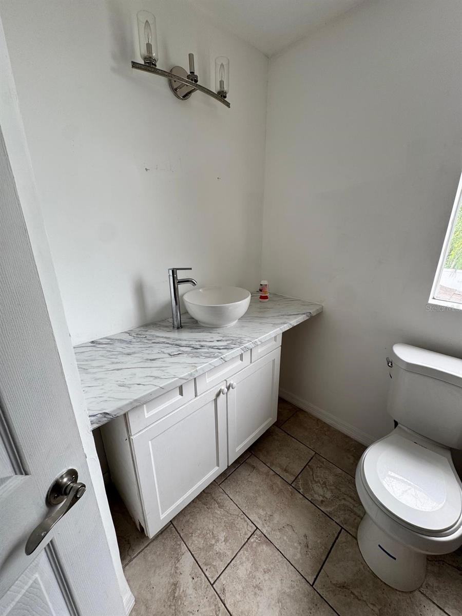 Image 18 of 26 For 815 Oak Street
