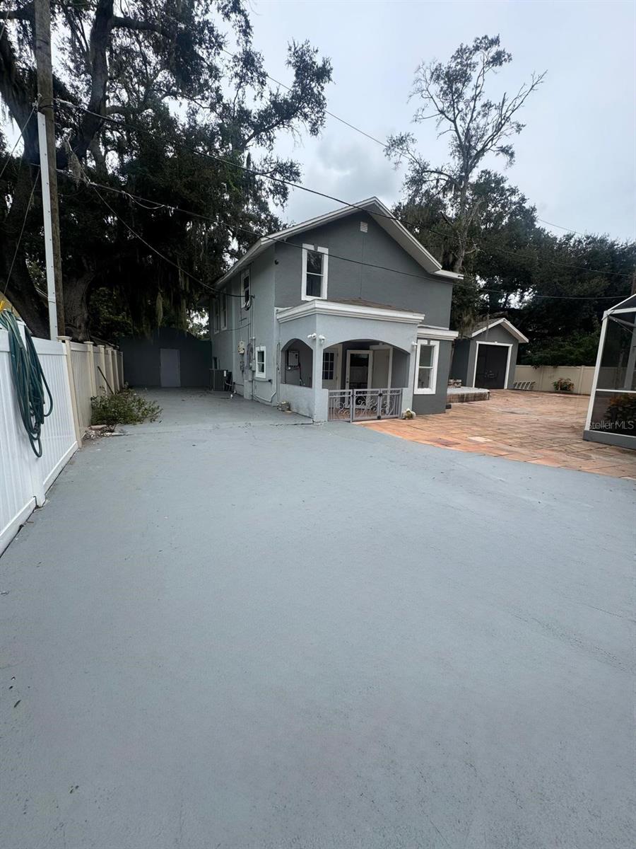 Image 3 of 26 For 815 Oak Street
