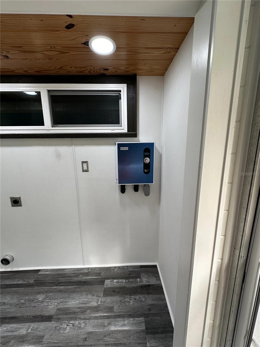 Image 4 of 50 For 111 Springdale Road