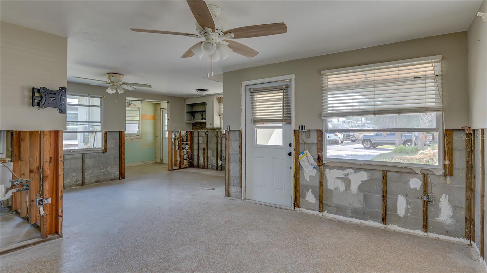 Image 4 of 34 For 13313 2nd Street E