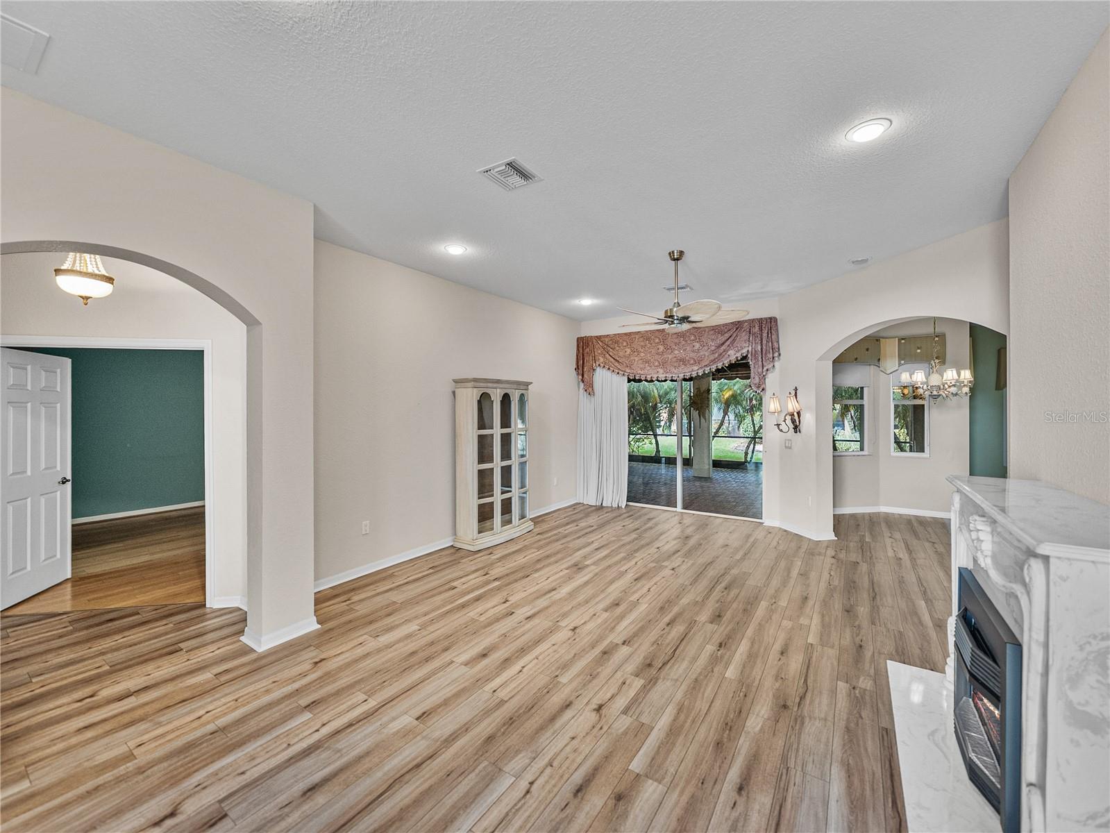 Image 10 of 94 For 4004 Sable Loop Drive