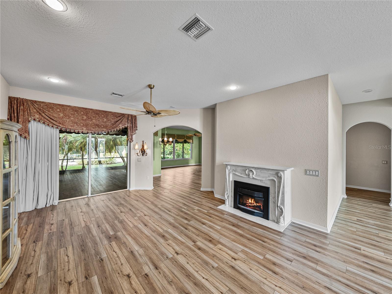 Image 8 of 94 For 4004 Sable Loop Drive