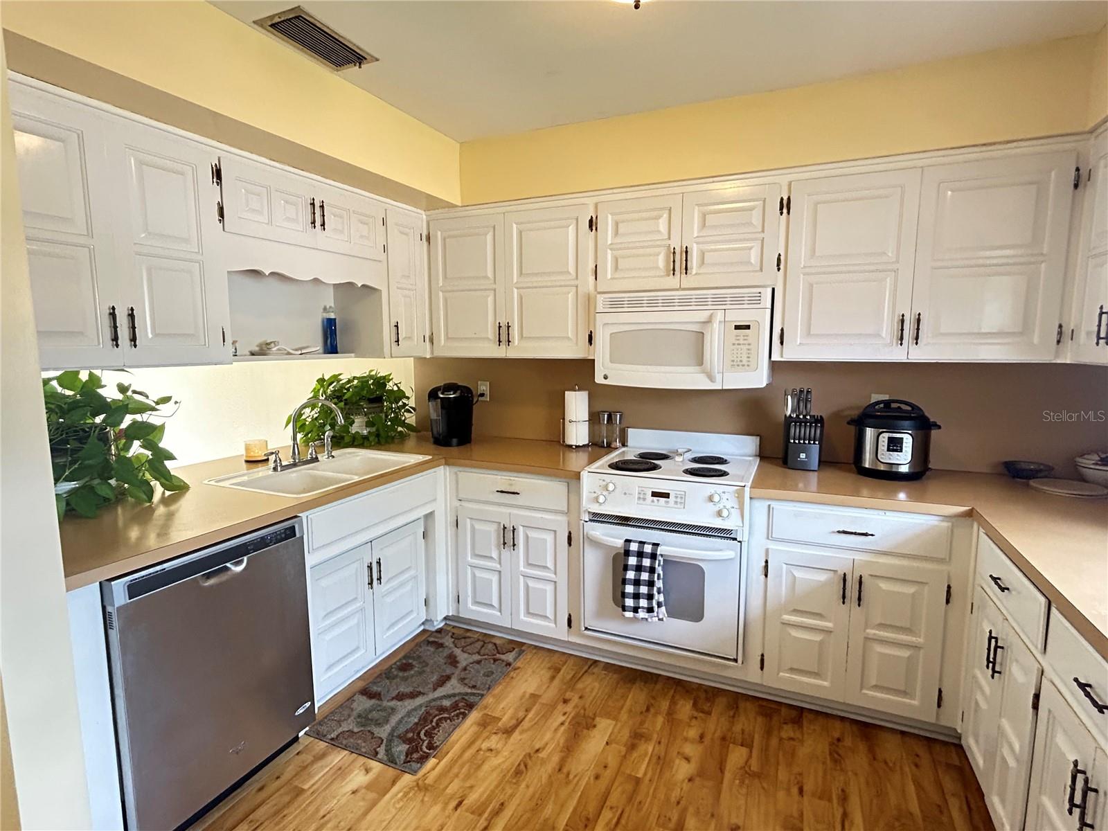 Image 5 of 18 For 374 Troon Court