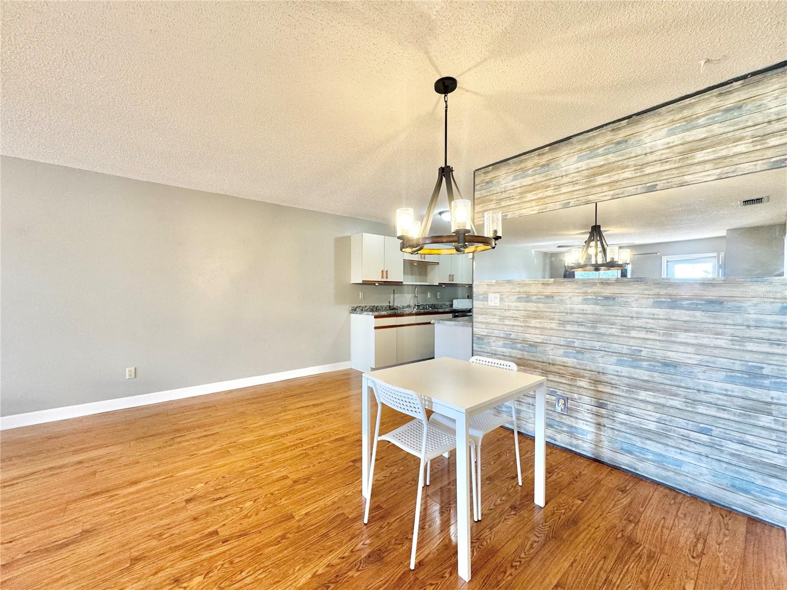 Image 14 of 48 For 398 Winter Ridge Boulevard 398