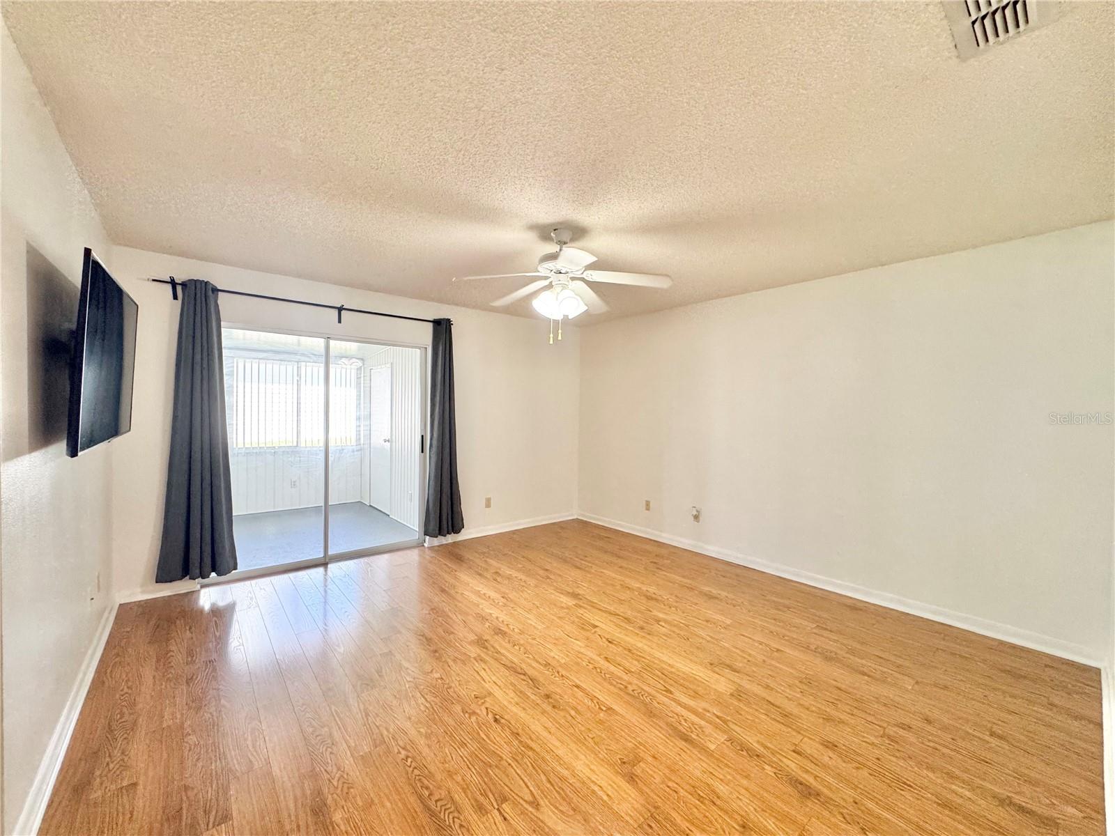 Image 15 of 48 For 398 Winter Ridge Boulevard 398