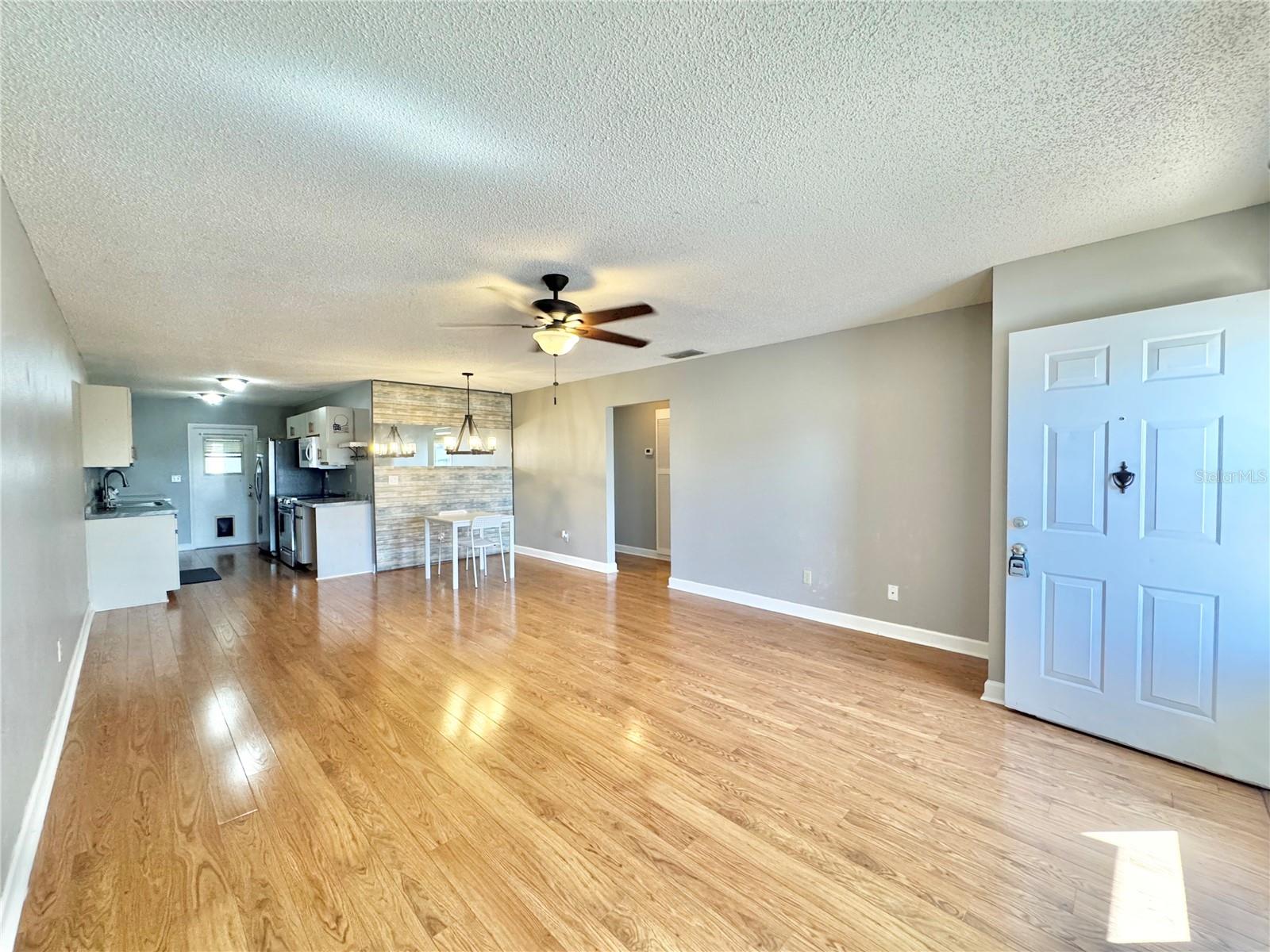 Image 5 of 48 For 398 Winter Ridge Boulevard 398