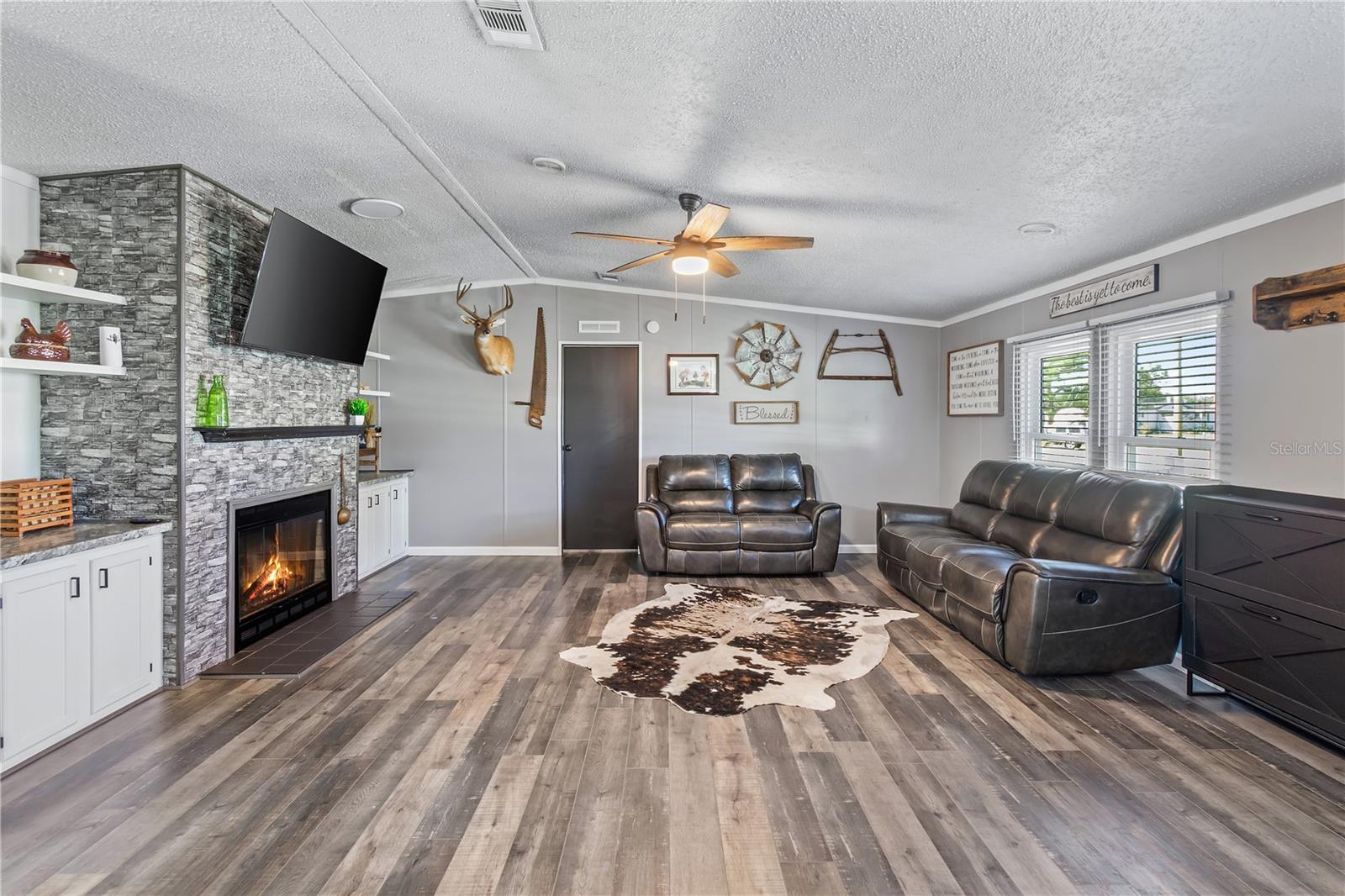 Image 13 of 40 For 10371 Rachel Cherie Drive