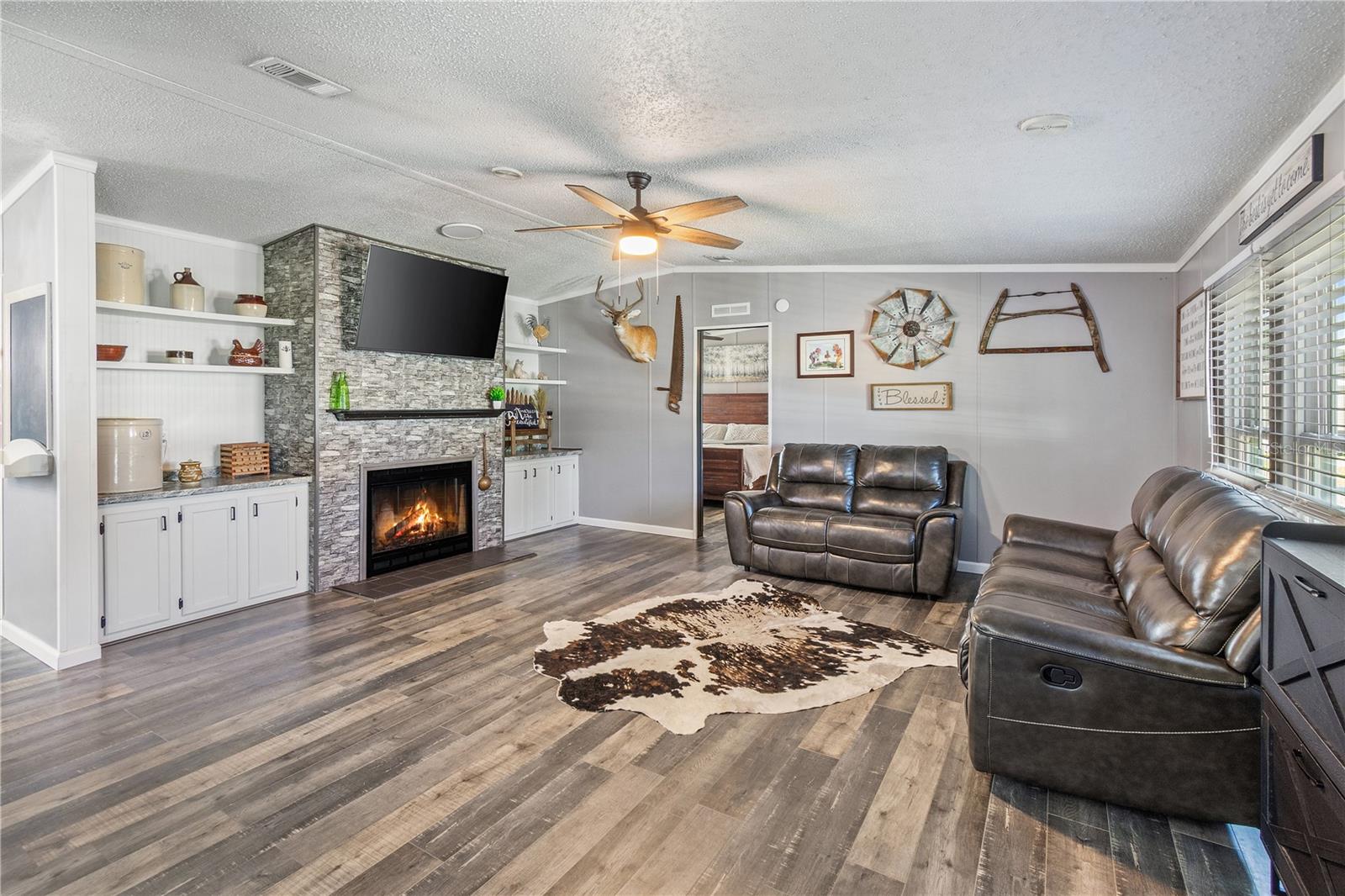 Image 14 of 40 For 10371 Rachel Cherie Drive