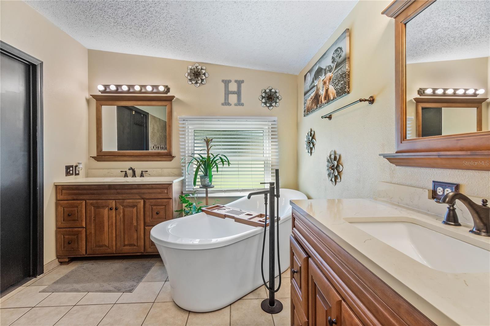 Image 9 of 40 For 10371 Rachel Cherie Drive