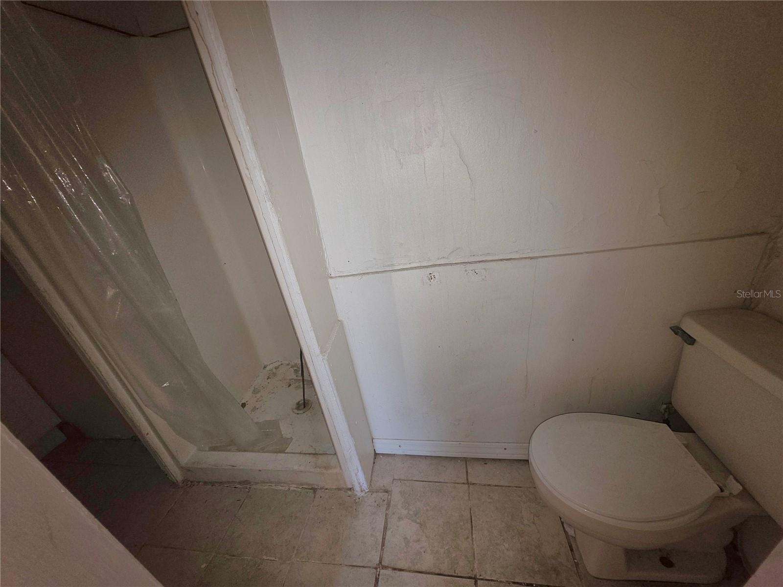 Image 11 of 23 For 327 Miami Street