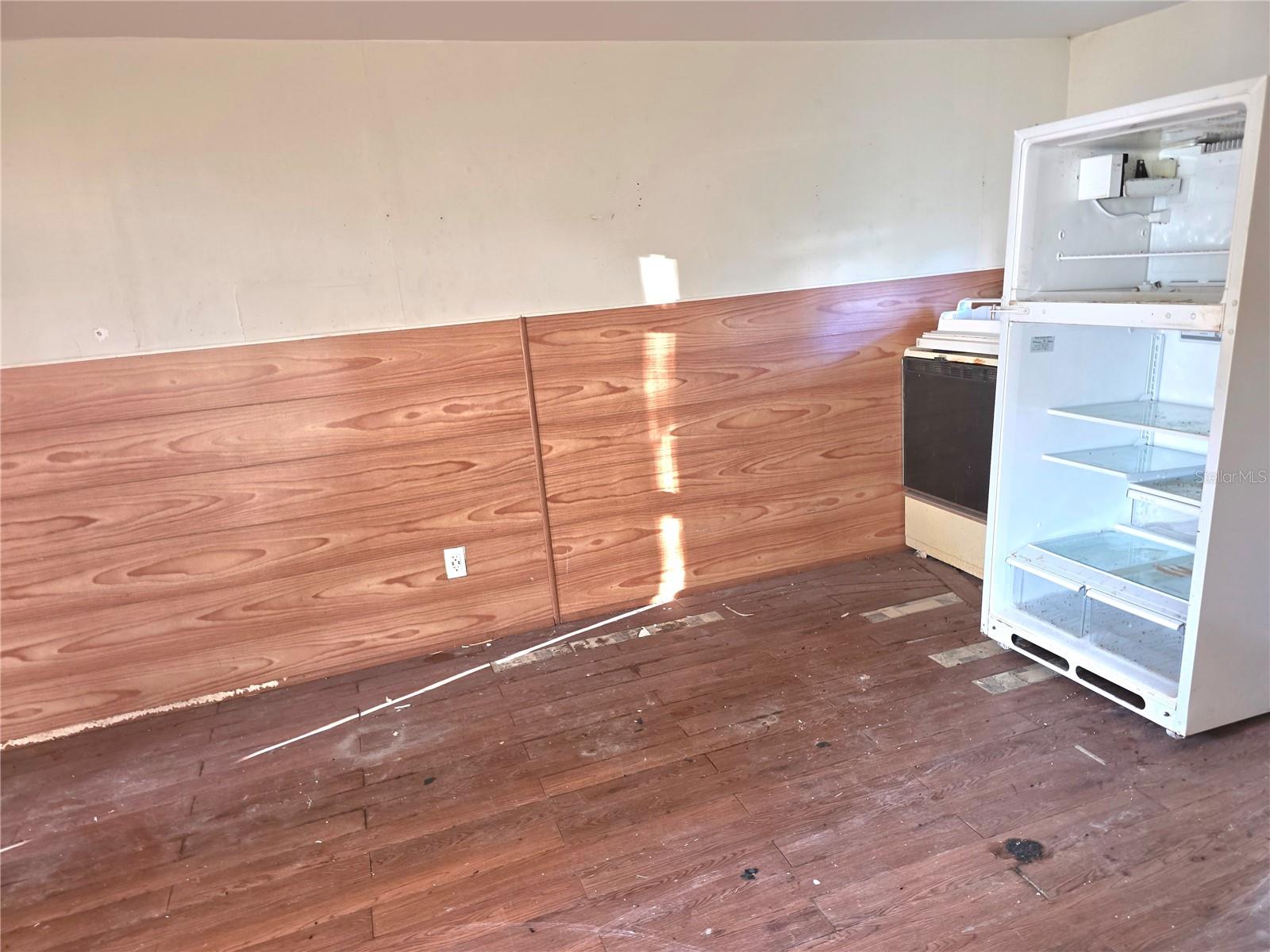 Image 15 of 23 For 327 Miami Street