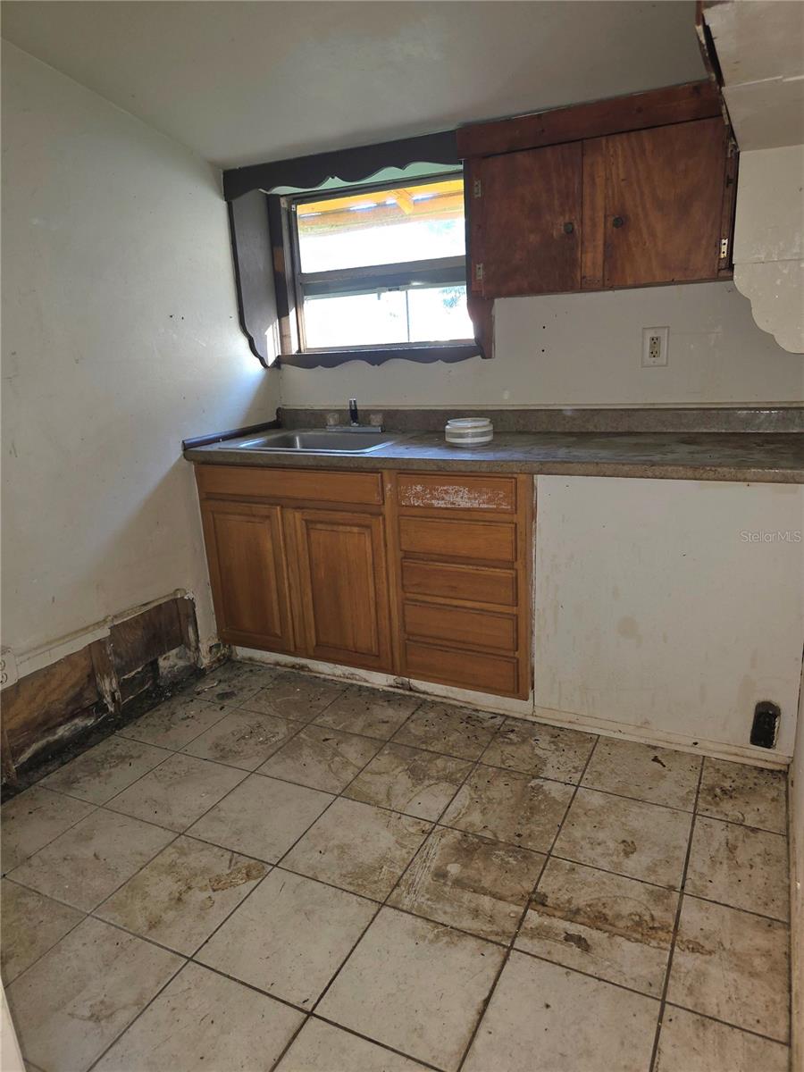 Image 16 of 23 For 327 Miami Street