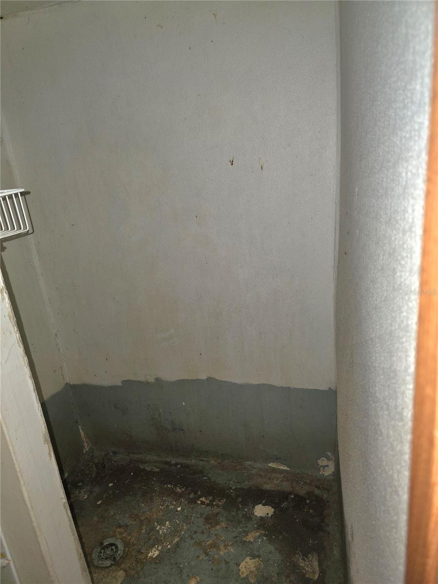 Image 18 of 23 For 327 Miami Street