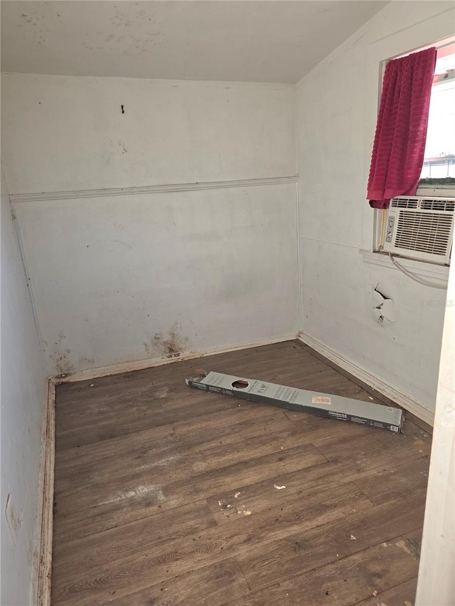 Image 19 of 23 For 327 Miami Street