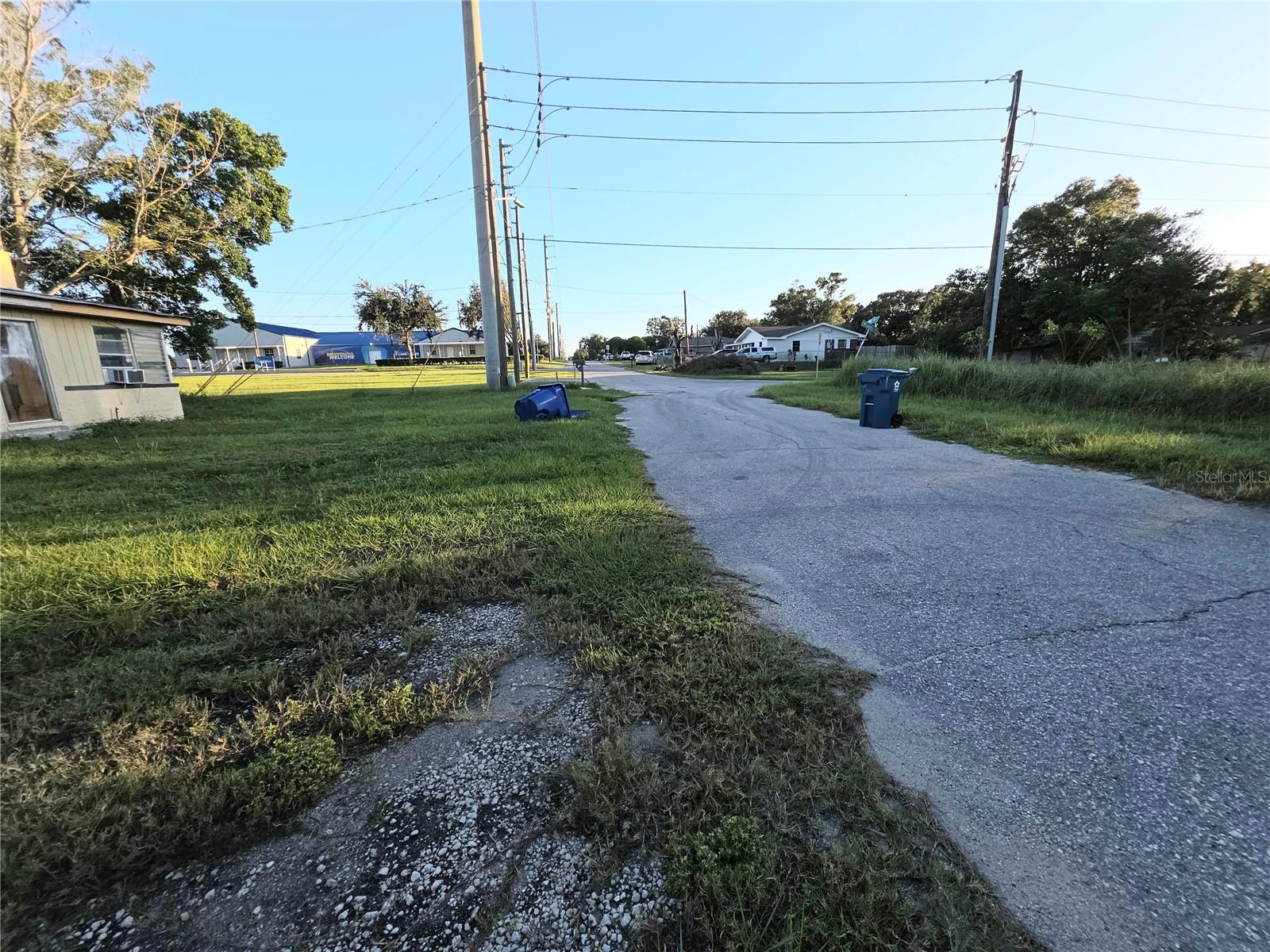 Image 22 of 23 For 327 Miami Street